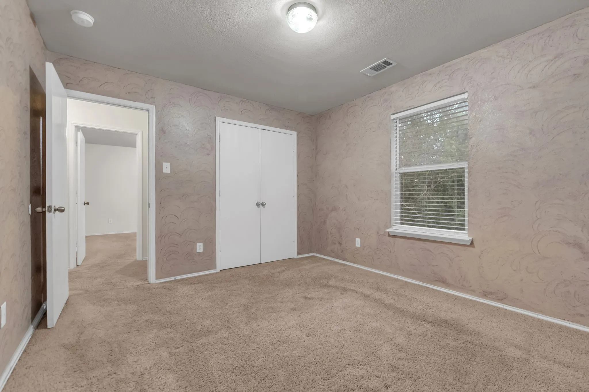 Single Family Residence For Sale in Dallas County , 3517 Apple Valley Way, Dallas, Texas 75227, 5 Bedroom, 3 Bathroom, 2 Garage spaces, 1,934 Sqft, built in 2005, mls#21379393, Real Estate Agent in Dallas, Homes For Sale in Dallas county, Homes For Sale in Dallas, Realtor in Dallas Texas, Real Estate Brokerage Independent Realty Texas, Luminita Cordes Realtor