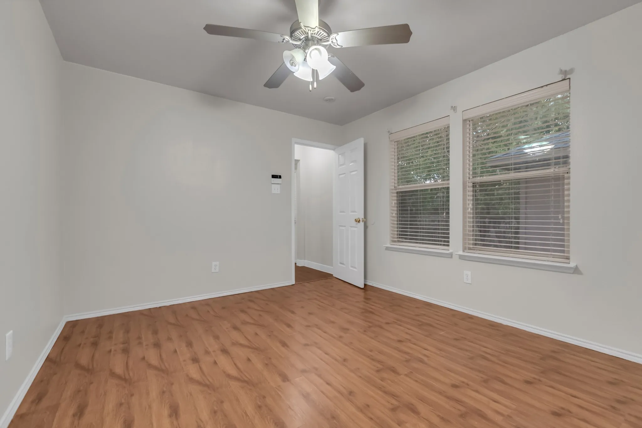 Single Family Residence For Sale in Dallas County , 3517 Apple Valley Way, Dallas, Texas 75227, 5 Bedroom, 3 Bathroom, 2 Garage spaces, 1,934 Sqft, built in 2005, mls#21379393, Real Estate Agent in Dallas, Homes For Sale in Dallas county, Homes For Sale in Dallas, Realtor in Dallas Texas, Real Estate Brokerage Independent Realty Texas, Luminita Cordes Realtor