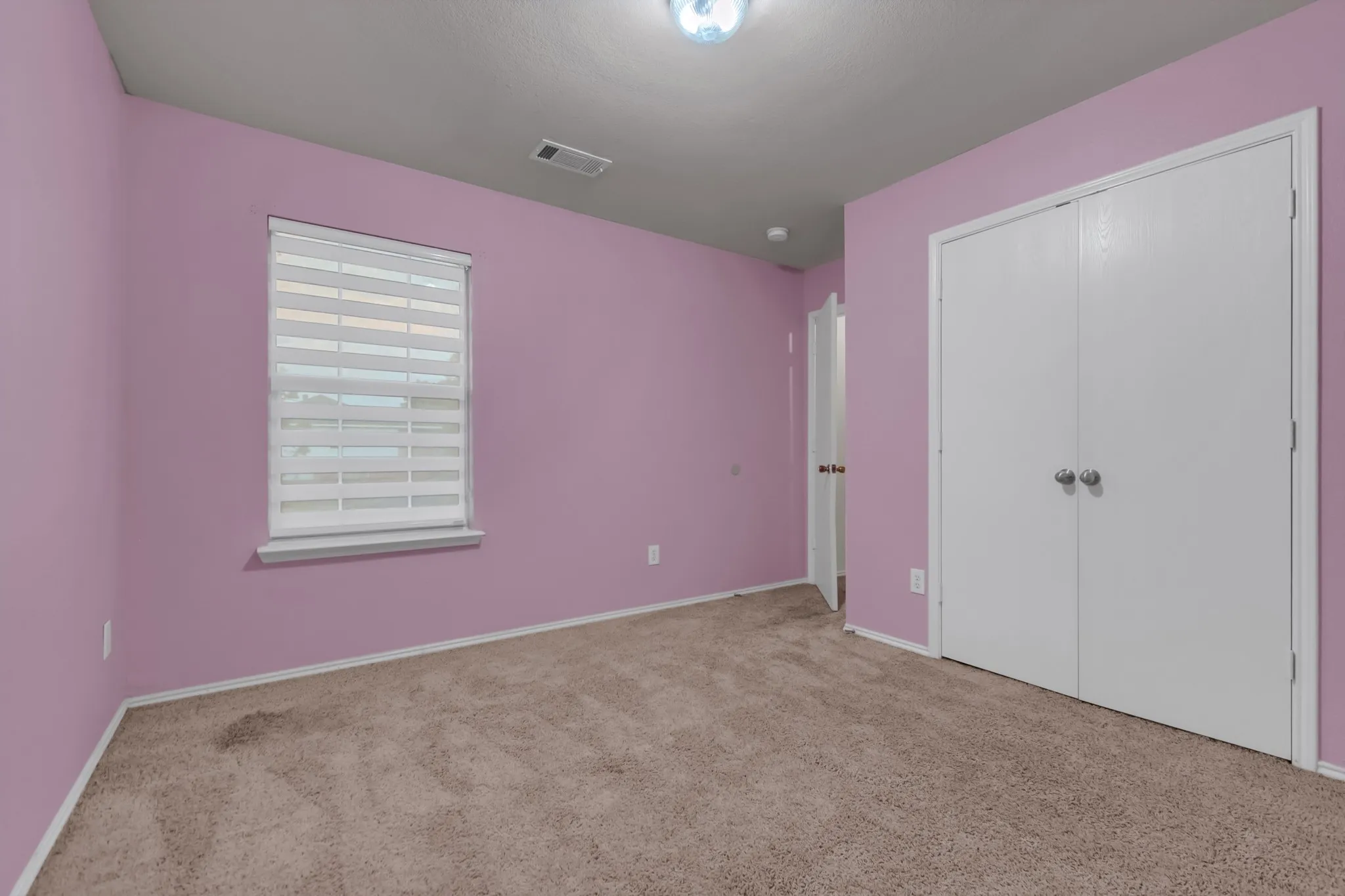 Single Family Residence For Sale in Dallas County , 3517 Apple Valley Way, Dallas, Texas 75227, 5 Bedroom, 3 Bathroom, 2 Garage spaces, 1,934 Sqft, built in 2005, mls#21379393, Real Estate Agent in Dallas, Homes For Sale in Dallas county, Homes For Sale in Dallas, Realtor in Dallas Texas, Real Estate Brokerage Independent Realty Texas, Luminita Cordes Realtor