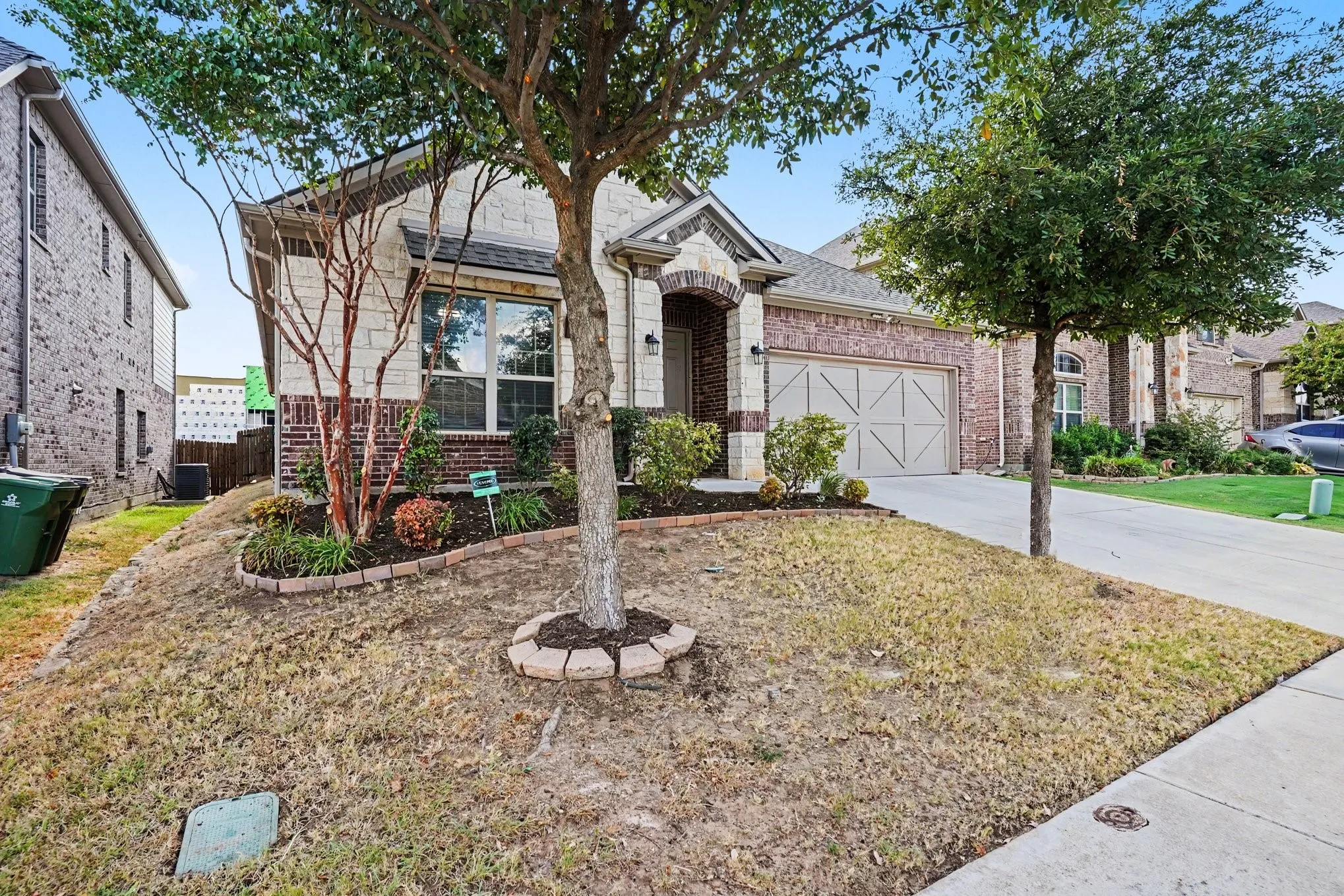 Single Family Residence For Sale in Tarrant County , 646 Harris Ridge Drive, Arlington, Texas 76002, 4 Bedroom, 3 Bathroom, 2 Garage spaces, 2,530 Sqft, built in 2018, mls#21380015, Real Estate Agent in Arlington, Homes For Sale in Tarrant county, Homes For Sale in Arlington, Realtor in Arlington Texas, Real Estate Brokerage Independent Realty Texas, Luminita Cordes Realtor