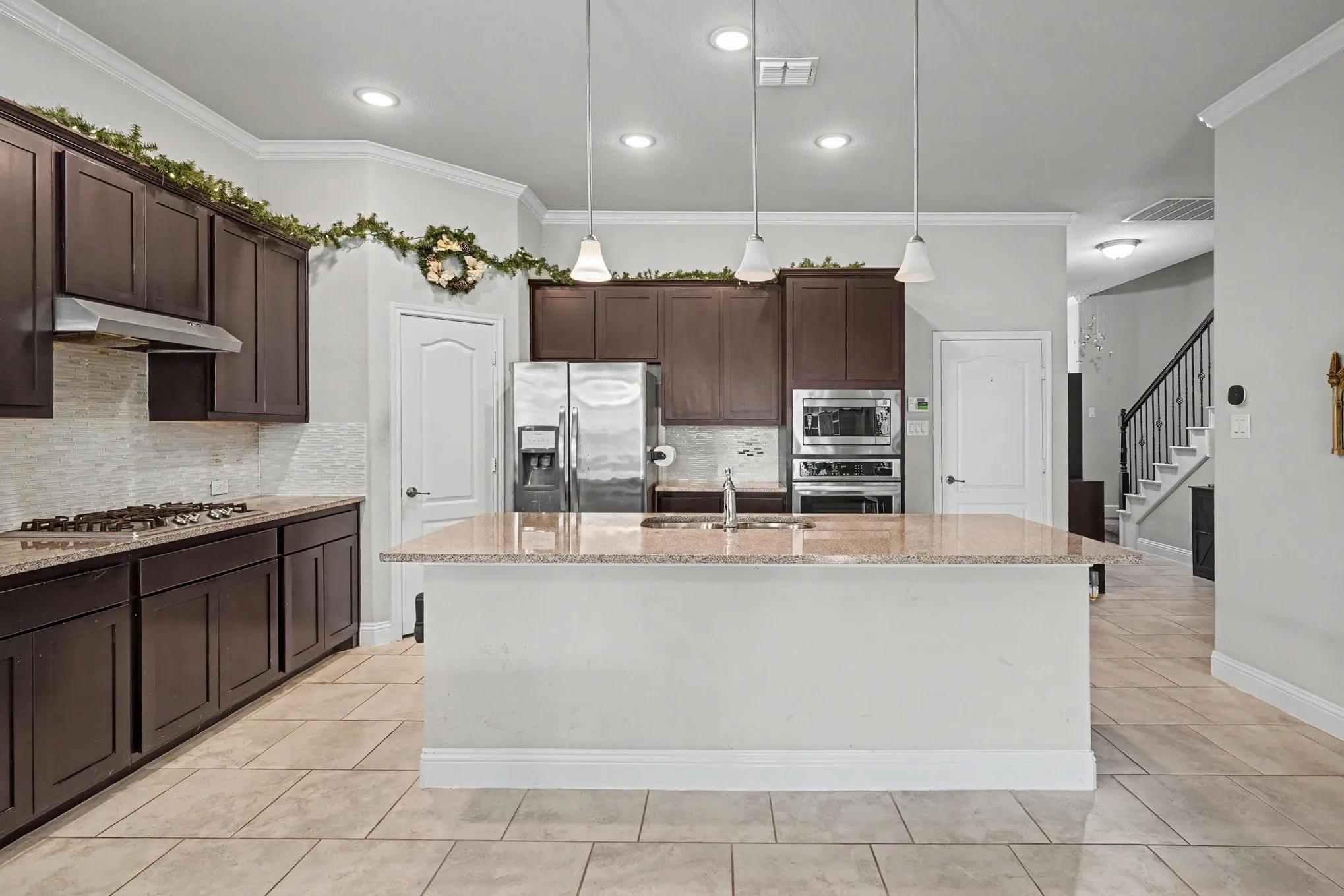 Single Family Residence For Sale in Tarrant County , 646 Harris Ridge Drive, Arlington, Texas 76002, 4 Bedroom, 3 Bathroom, 2 Garage spaces, 2,530 Sqft, built in 2018, mls#21380015, Real Estate Agent in Arlington, Homes For Sale in Tarrant county, Homes For Sale in Arlington, Realtor in Arlington Texas, Real Estate Brokerage Independent Realty Texas, Luminita Cordes Realtor