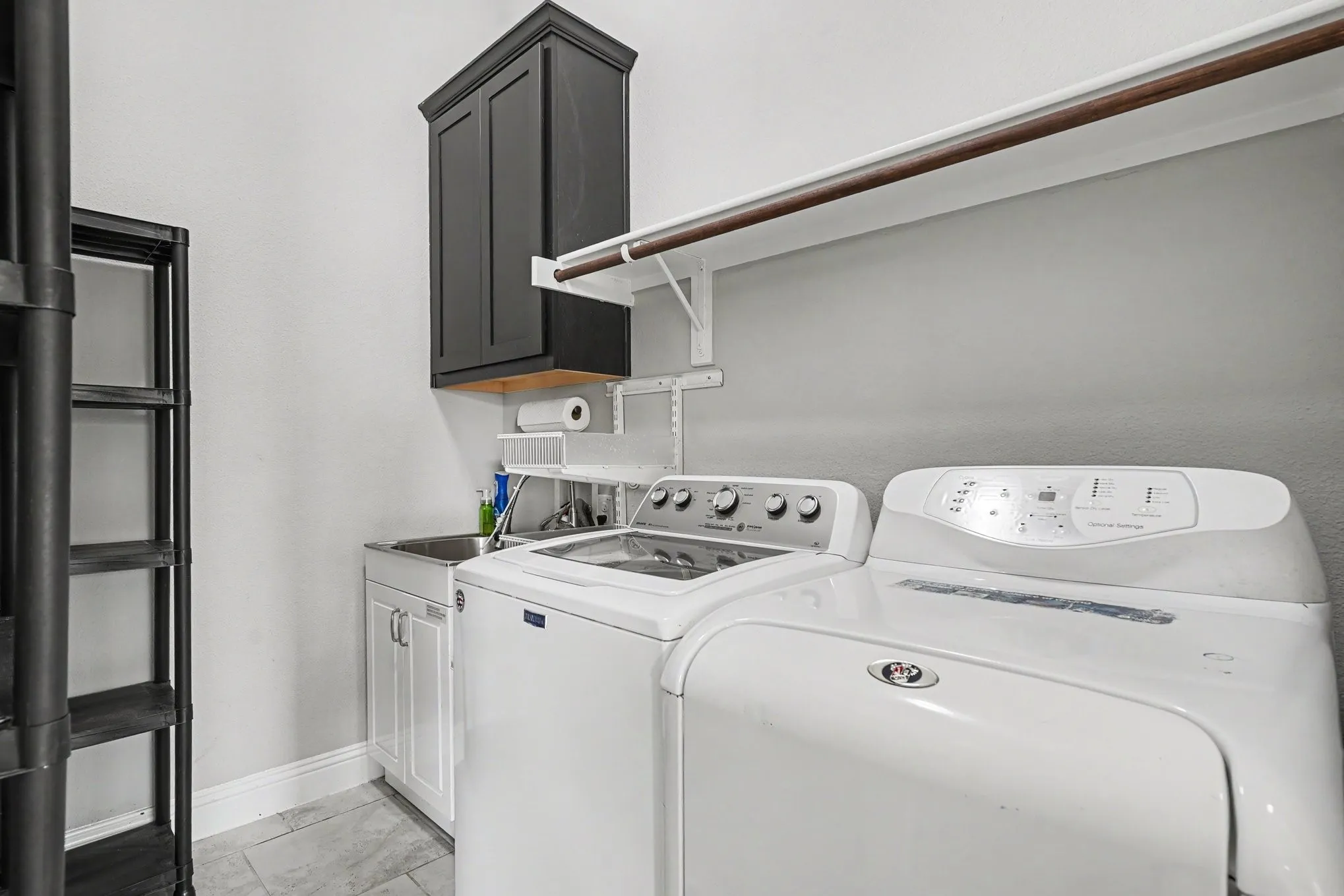 Single Family Residence For Sale in Tarrant County , 646 Harris Ridge Drive, Arlington, Texas 76002, 4 Bedroom, 3 Bathroom, 2 Garage spaces, 2,530 Sqft, built in 2018, mls#21380015, Real Estate Agent in Arlington, Homes For Sale in Tarrant county, Homes For Sale in Arlington, Realtor in Arlington Texas, Real Estate Brokerage Independent Realty Texas, Luminita Cordes Realtor