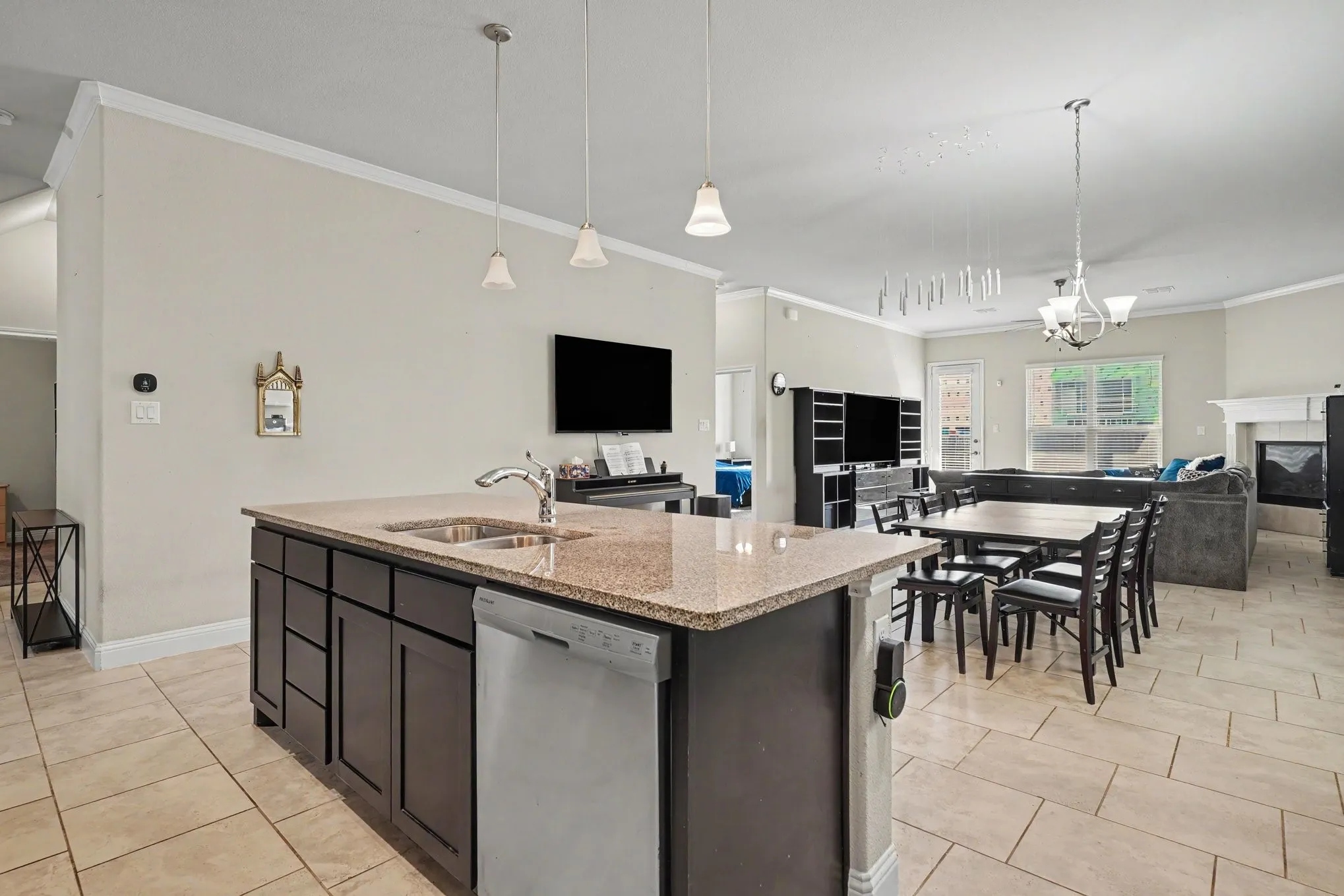 Single Family Residence For Sale in Tarrant County , 646 Harris Ridge Drive, Arlington, Texas 76002, 4 Bedroom, 3 Bathroom, 2 Garage spaces, 2,530 Sqft, built in 2018, mls#21380015, Real Estate Agent in Arlington, Homes For Sale in Tarrant county, Homes For Sale in Arlington, Realtor in Arlington Texas, Real Estate Brokerage Independent Realty Texas, Luminita Cordes Realtor