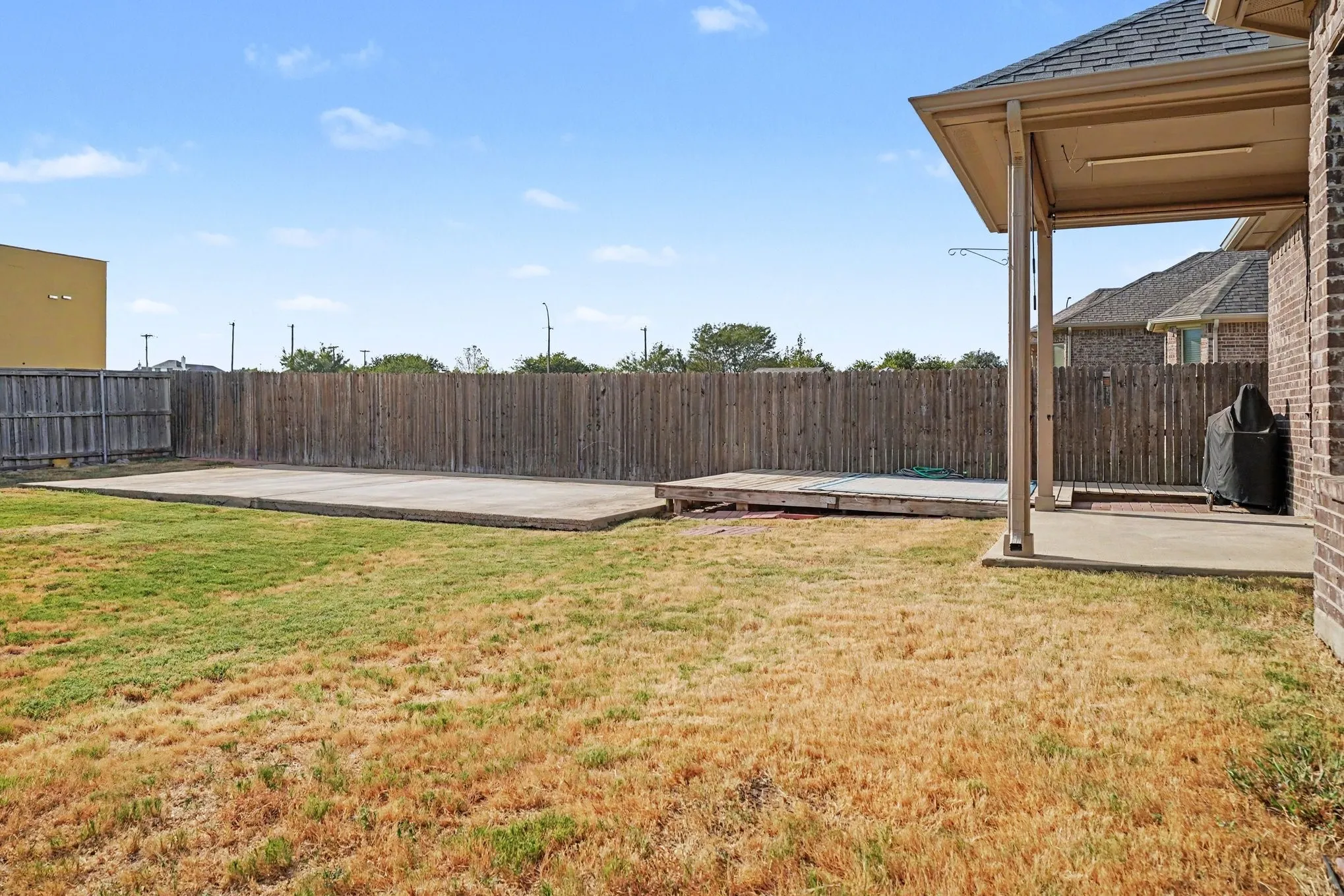 Single Family Residence For Sale in Tarrant County , 646 Harris Ridge Drive, Arlington, Texas 76002, 4 Bedroom, 3 Bathroom, 2 Garage spaces, 2,530 Sqft, built in 2018, mls#21380015, Real Estate Agent in Arlington, Homes For Sale in Tarrant county, Homes For Sale in Arlington, Realtor in Arlington Texas, Real Estate Brokerage Independent Realty Texas, Luminita Cordes Realtor