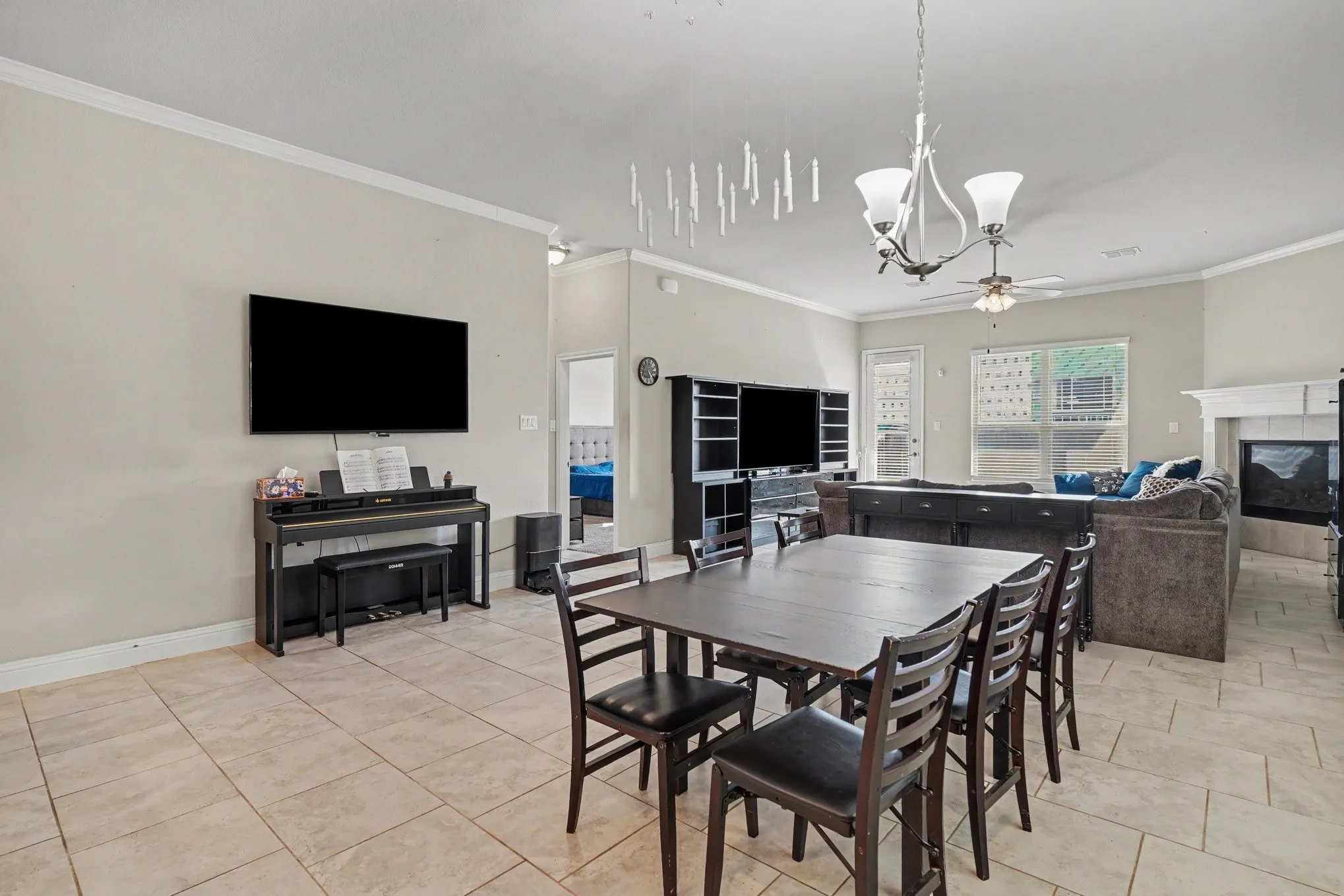 Single Family Residence For Sale in Tarrant County , 646 Harris Ridge Drive, Arlington, Texas 76002, 4 Bedroom, 3 Bathroom, 2 Garage spaces, 2,530 Sqft, built in 2018, mls#21380015, Real Estate Agent in Arlington, Homes For Sale in Tarrant county, Homes For Sale in Arlington, Realtor in Arlington Texas, Real Estate Brokerage Independent Realty Texas, Luminita Cordes Realtor