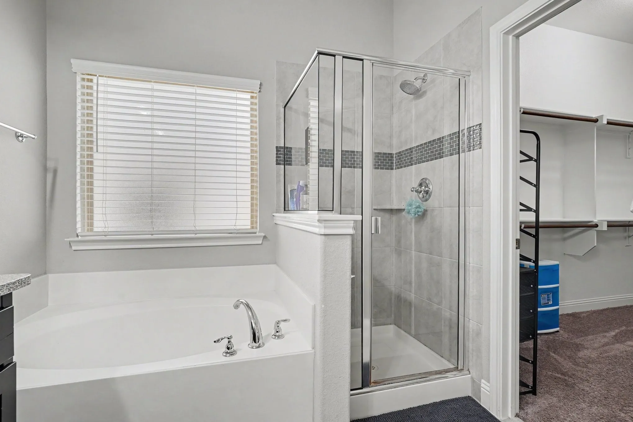 Single Family Residence For Sale in Tarrant County , 646 Harris Ridge Drive, Arlington, Texas 76002, 4 Bedroom, 3 Bathroom, 2 Garage spaces, 2,530 Sqft, built in 2018, mls#21380015, Real Estate Agent in Arlington, Homes For Sale in Tarrant county, Homes For Sale in Arlington, Realtor in Arlington Texas, Real Estate Brokerage Independent Realty Texas, Luminita Cordes Realtor