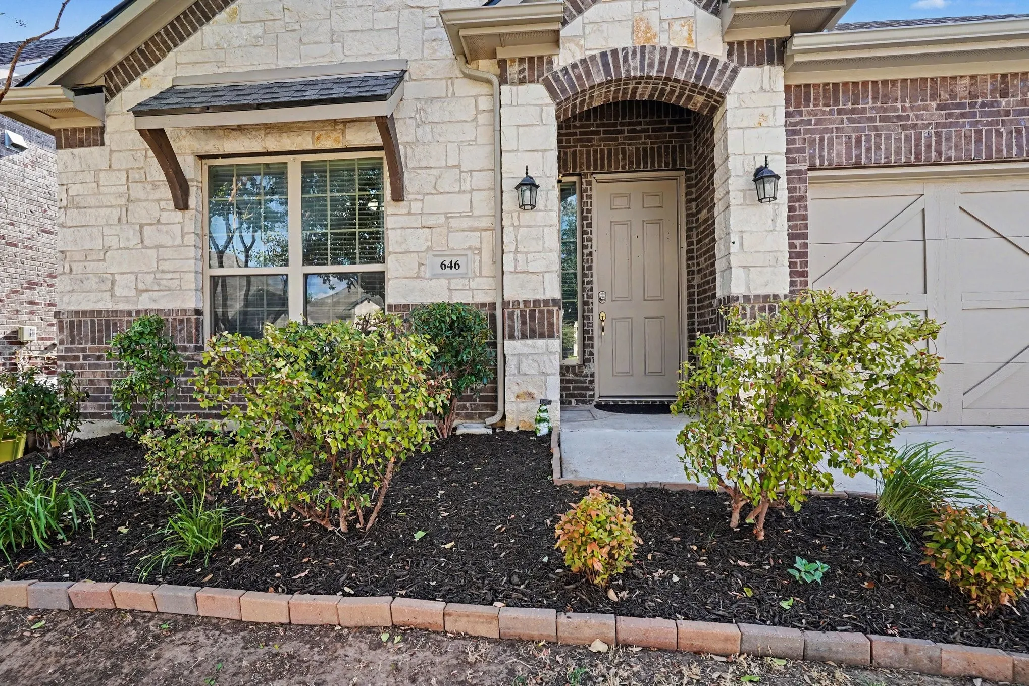 Single Family Residence For Sale in Tarrant County , 646 Harris Ridge Drive, Arlington, Texas 76002, 4 Bedroom, 3 Bathroom, 2 Garage spaces, 2,530 Sqft, built in 2018, mls#21380015, Real Estate Agent in Arlington, Homes For Sale in Tarrant county, Homes For Sale in Arlington, Realtor in Arlington Texas, Real Estate Brokerage Independent Realty Texas, Luminita Cordes Realtor