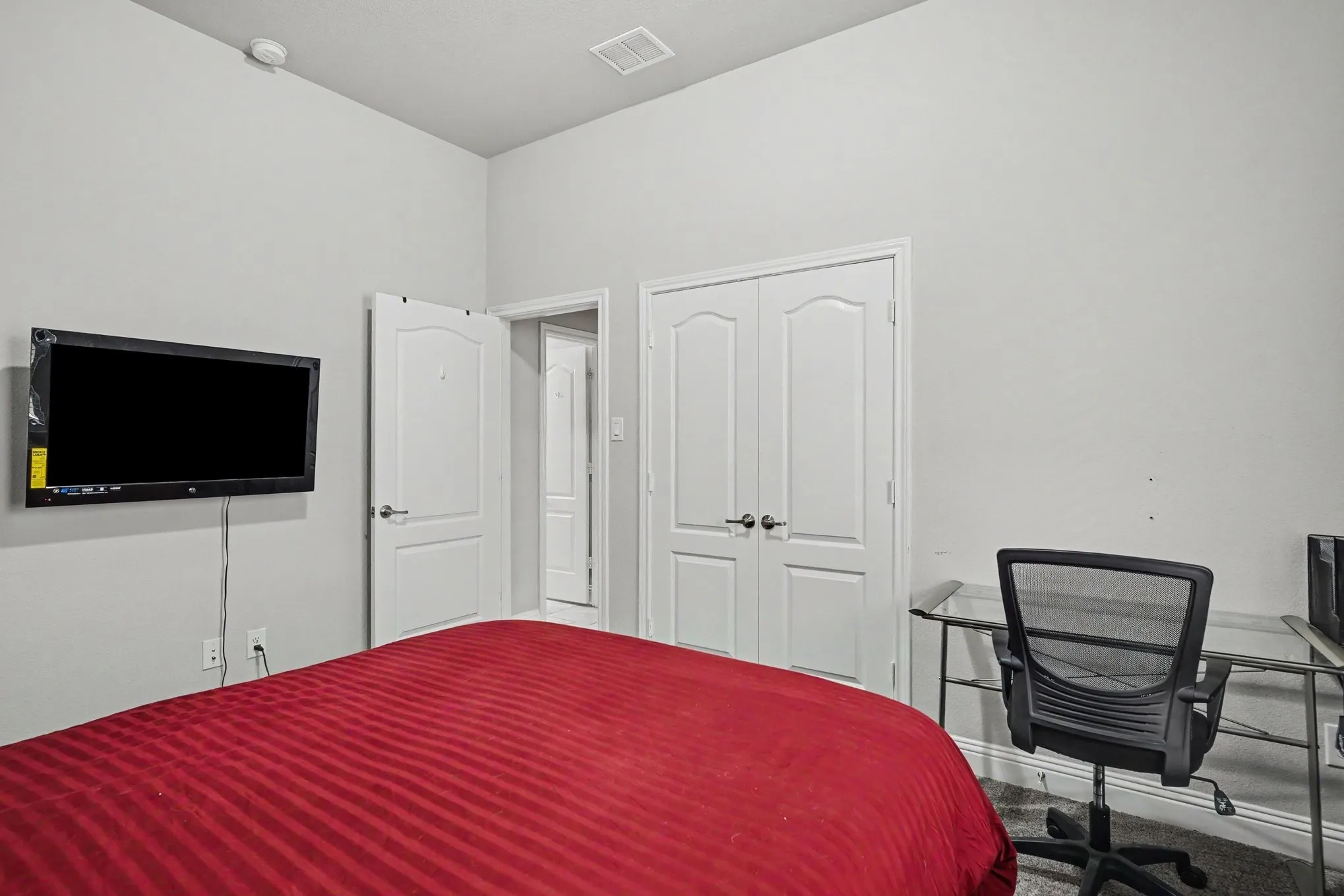 Single Family Residence For Sale in Tarrant County , 646 Harris Ridge Drive, Arlington, Texas 76002, 4 Bedroom, 3 Bathroom, 2 Garage spaces, 2,530 Sqft, built in 2018, mls#21380015, Real Estate Agent in Arlington, Homes For Sale in Tarrant county, Homes For Sale in Arlington, Realtor in Arlington Texas, Real Estate Brokerage Independent Realty Texas, Luminita Cordes Realtor