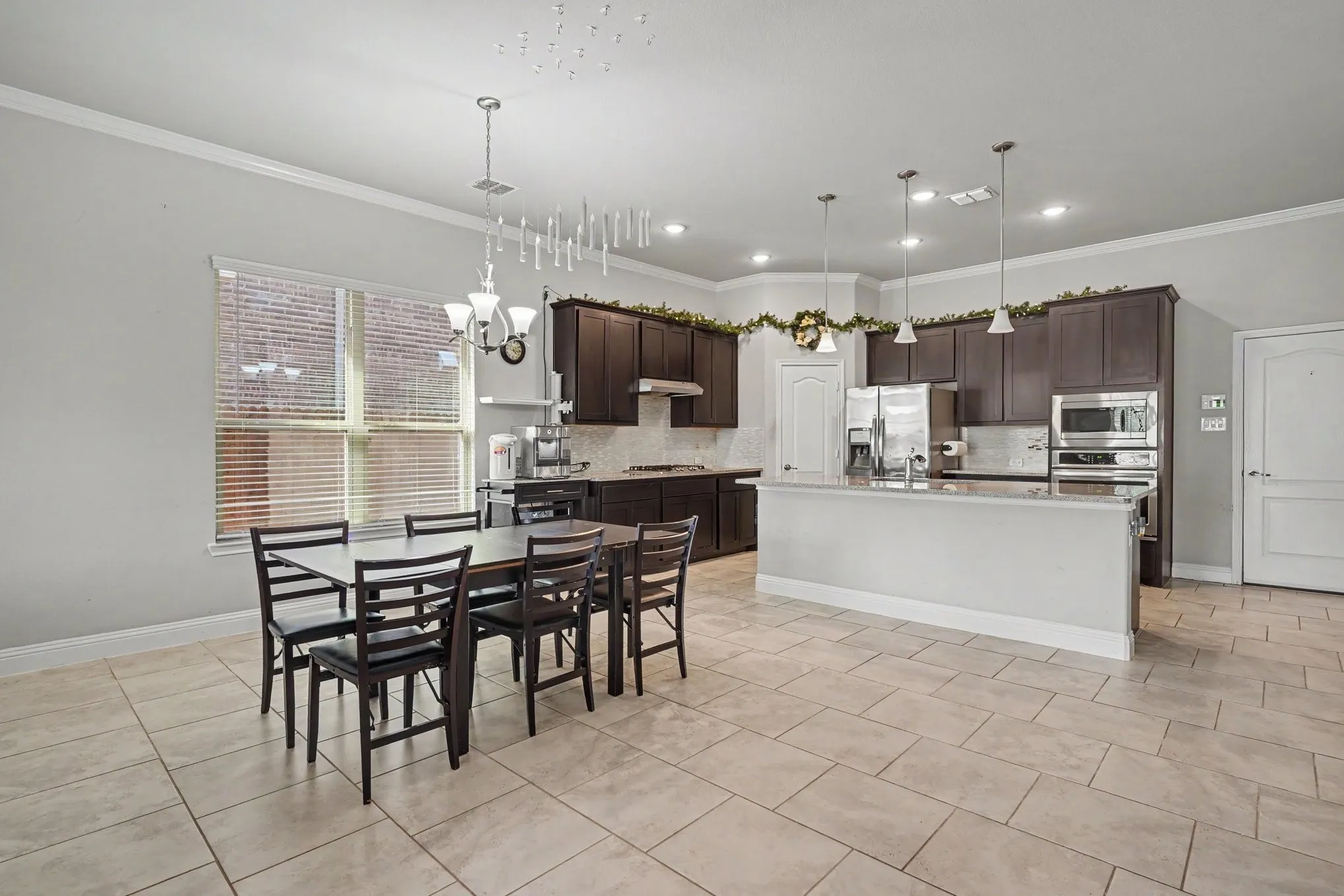 Single Family Residence For Sale in Tarrant County , 646 Harris Ridge Drive, Arlington, Texas 76002, 4 Bedroom, 3 Bathroom, 2 Garage spaces, 2,530 Sqft, built in 2018, mls#21380015, Real Estate Agent in Arlington, Homes For Sale in Tarrant county, Homes For Sale in Arlington, Realtor in Arlington Texas, Real Estate Brokerage Independent Realty Texas, Luminita Cordes Realtor