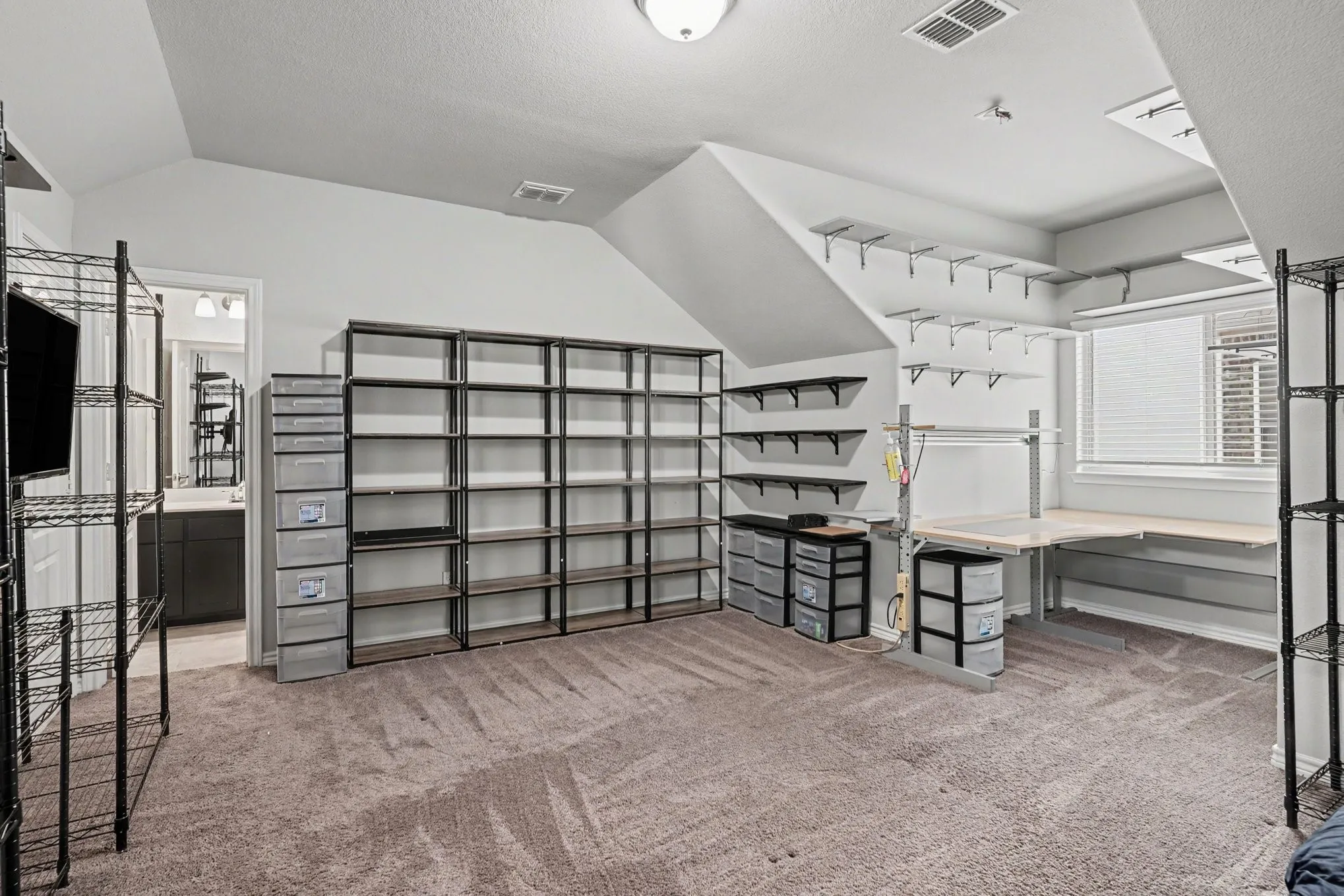 Single Family Residence For Sale in Tarrant County , 646 Harris Ridge Drive, Arlington, Texas 76002, 4 Bedroom, 3 Bathroom, 2 Garage spaces, 2,530 Sqft, built in 2018, mls#21380015, Real Estate Agent in Arlington, Homes For Sale in Tarrant county, Homes For Sale in Arlington, Realtor in Arlington Texas, Real Estate Brokerage Independent Realty Texas, Luminita Cordes Realtor