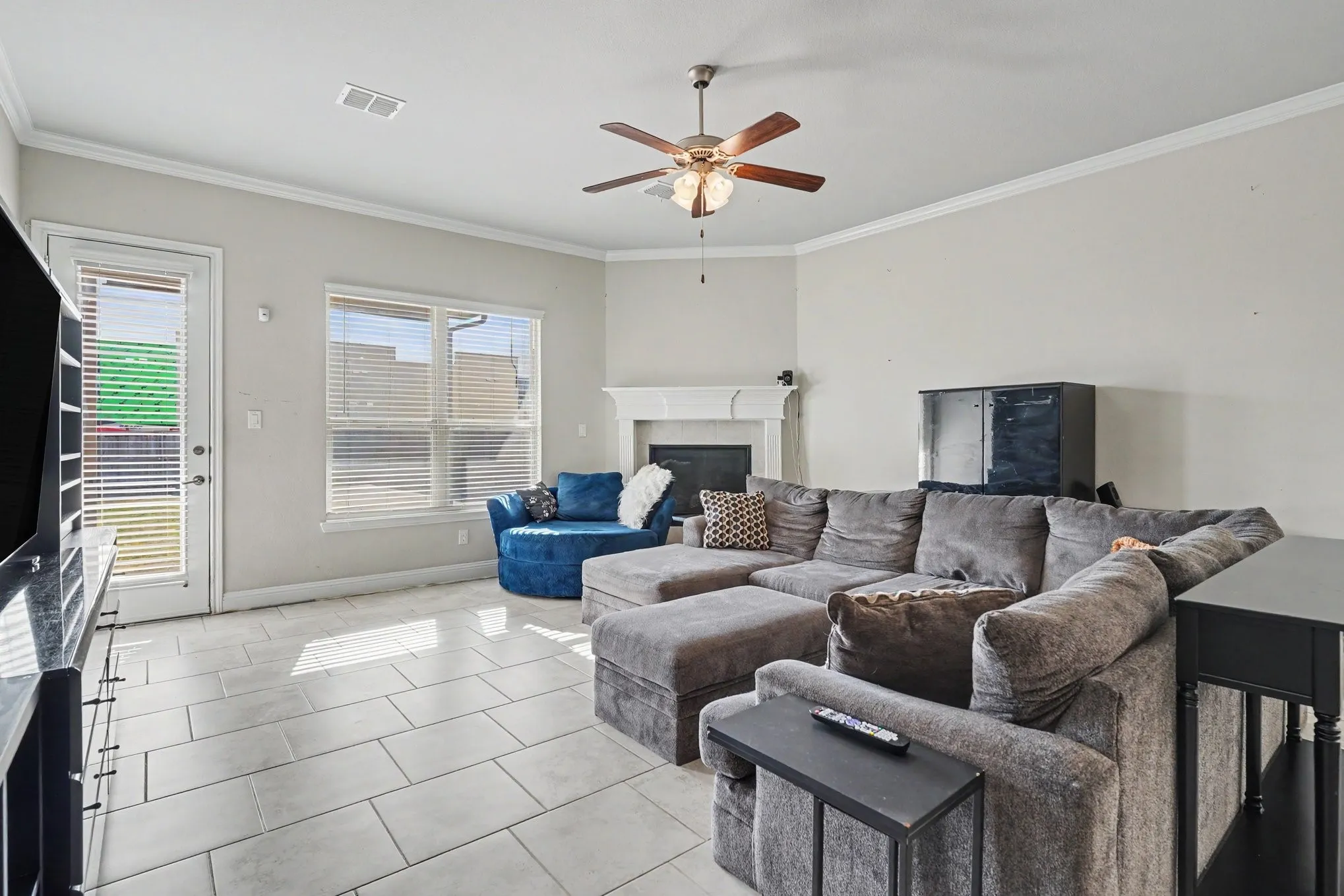 Single Family Residence For Sale in Tarrant County , 646 Harris Ridge Drive, Arlington, Texas 76002, 4 Bedroom, 3 Bathroom, 2 Garage spaces, 2,530 Sqft, built in 2018, mls#21380015, Real Estate Agent in Arlington, Homes For Sale in Tarrant county, Homes For Sale in Arlington, Realtor in Arlington Texas, Real Estate Brokerage Independent Realty Texas, Luminita Cordes Realtor