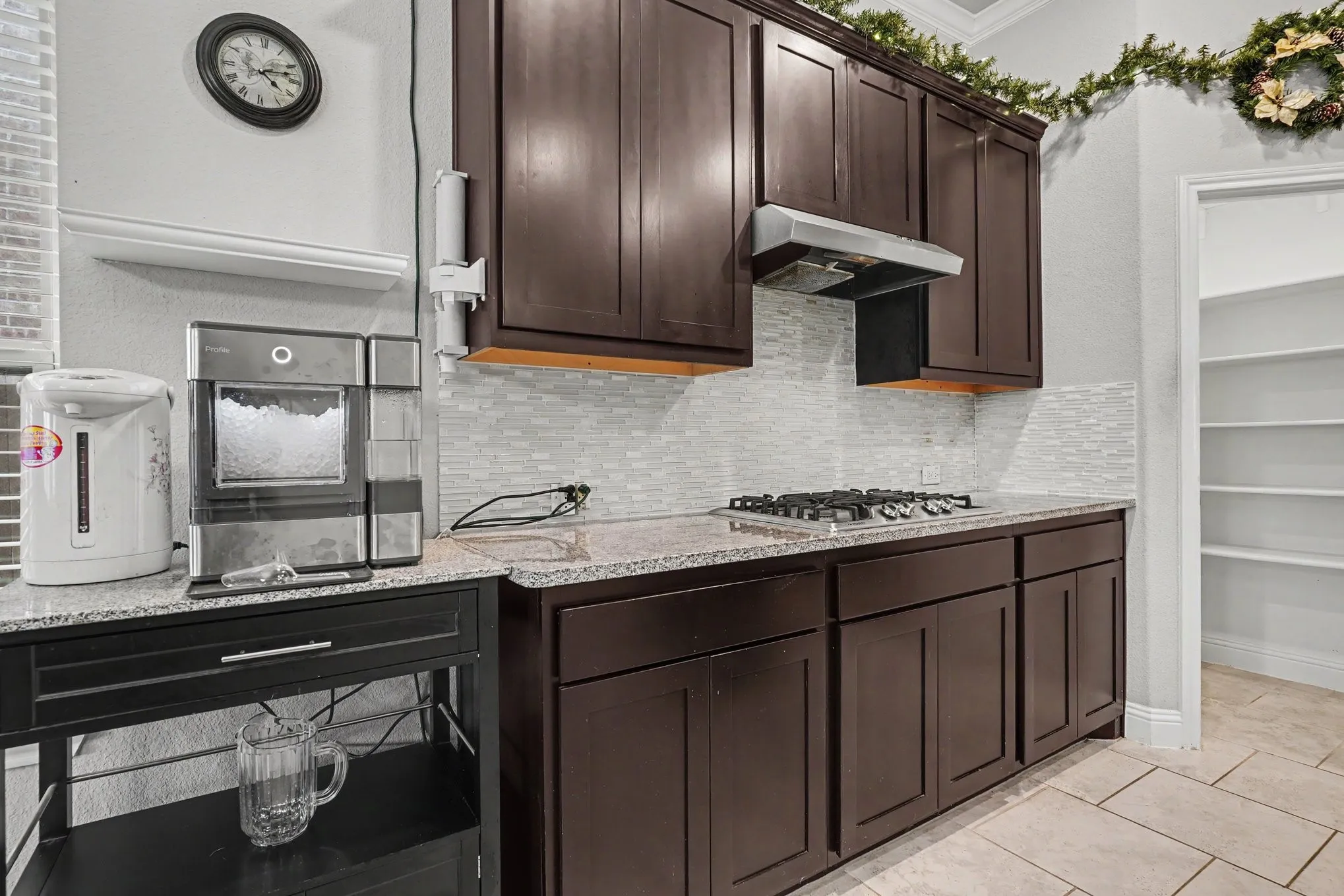 Single Family Residence For Sale in Tarrant County , 646 Harris Ridge Drive, Arlington, Texas 76002, 4 Bedroom, 3 Bathroom, 2 Garage spaces, 2,530 Sqft, built in 2018, mls#21380015, Real Estate Agent in Arlington, Homes For Sale in Tarrant county, Homes For Sale in Arlington, Realtor in Arlington Texas, Real Estate Brokerage Independent Realty Texas, Luminita Cordes Realtor