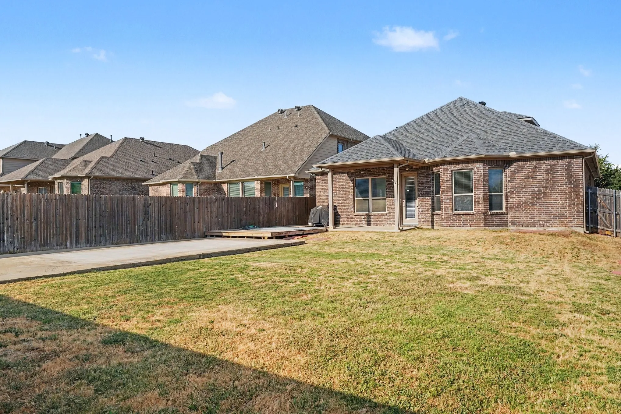 Single Family Residence For Sale in Tarrant County , 646 Harris Ridge Drive, Arlington, Texas 76002, 4 Bedroom, 3 Bathroom, 2 Garage spaces, 2,530 Sqft, built in 2018, mls#21380015, Real Estate Agent in Arlington, Homes For Sale in Tarrant county, Homes For Sale in Arlington, Realtor in Arlington Texas, Real Estate Brokerage Independent Realty Texas, Luminita Cordes Realtor