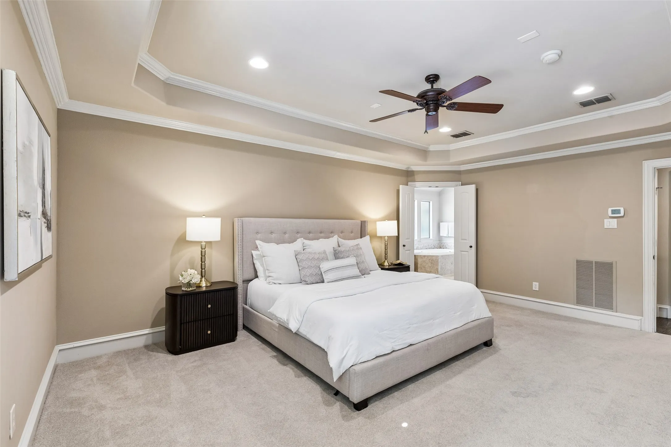 Single Family Residence For Sale in Dallas County , 8523 Lakemont Drive, Dallas, Texas 75209, 4 Bedroom, 5 Bathroom, 2 Garage spaces, 3,932 Sqft, built in 2007, mls#21374516, Real Estate Agent in Dallas, Homes For Sale in Dallas county, Homes For Sale in Dallas, Realtor in Dallas Texas, Real Estate Brokerage Independent Realty Texas, Luminita Cordes Realtor