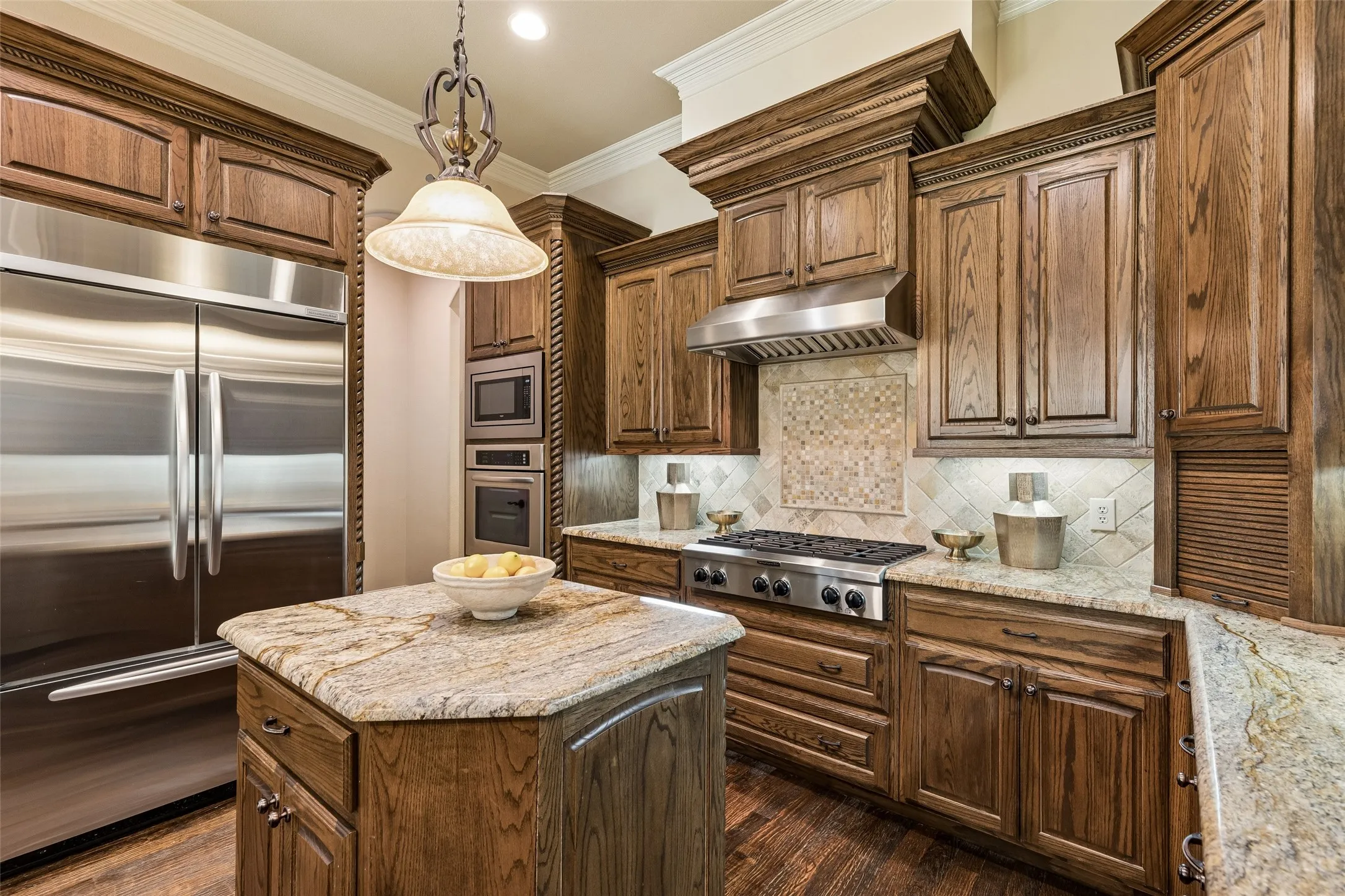 Single Family Residence For Sale in Dallas County , 8523 Lakemont Drive, Dallas, Texas 75209, 4 Bedroom, 5 Bathroom, 2 Garage spaces, 3,932 Sqft, built in 2007, mls#21374516, Real Estate Agent in Dallas, Homes For Sale in Dallas county, Homes For Sale in Dallas, Realtor in Dallas Texas, Real Estate Brokerage Independent Realty Texas, Luminita Cordes Realtor