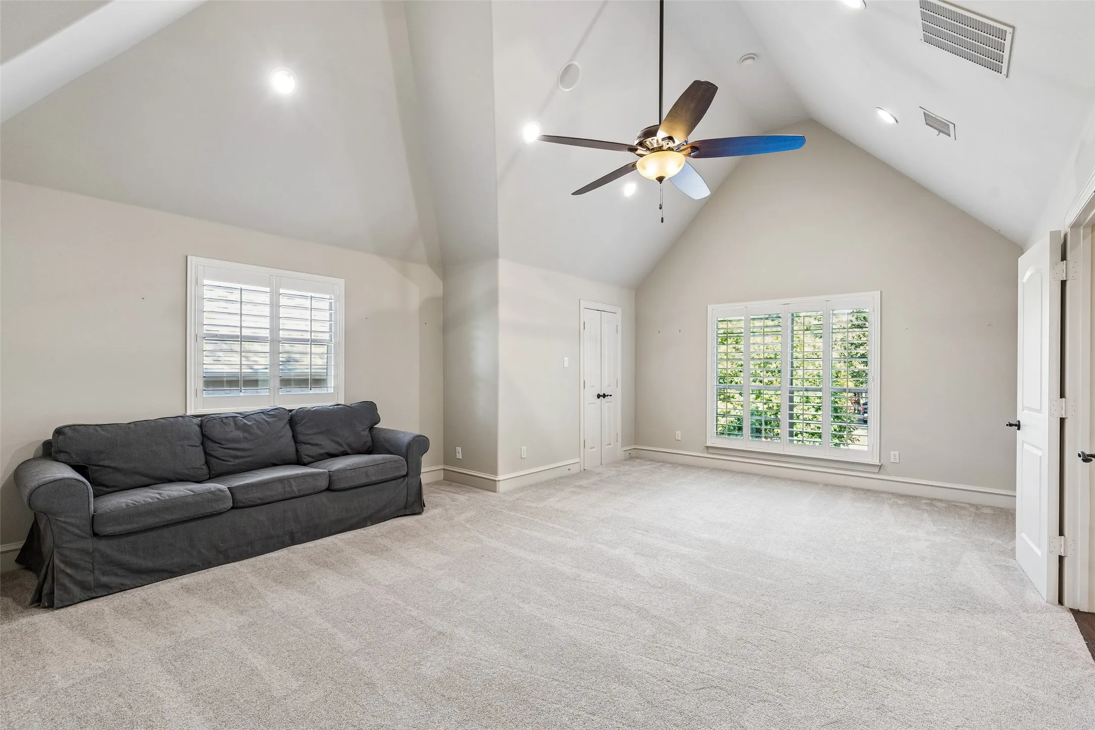 Single Family Residence For Sale in Dallas County , 8523 Lakemont Drive, Dallas, Texas 75209, 4 Bedroom, 5 Bathroom, 2 Garage spaces, 3,932 Sqft, built in 2007, mls#21374516, Real Estate Agent in Dallas, Homes For Sale in Dallas county, Homes For Sale in Dallas, Realtor in Dallas Texas, Real Estate Brokerage Independent Realty Texas, Luminita Cordes Realtor