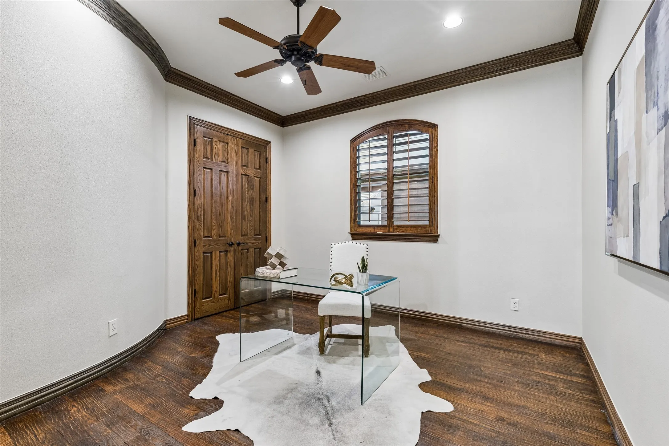 Single Family Residence For Sale in Dallas County , 8523 Lakemont Drive, Dallas, Texas 75209, 4 Bedroom, 5 Bathroom, 2 Garage spaces, 3,932 Sqft, built in 2007, mls#21374516, Real Estate Agent in Dallas, Homes For Sale in Dallas county, Homes For Sale in Dallas, Realtor in Dallas Texas, Real Estate Brokerage Independent Realty Texas, Luminita Cordes Realtor