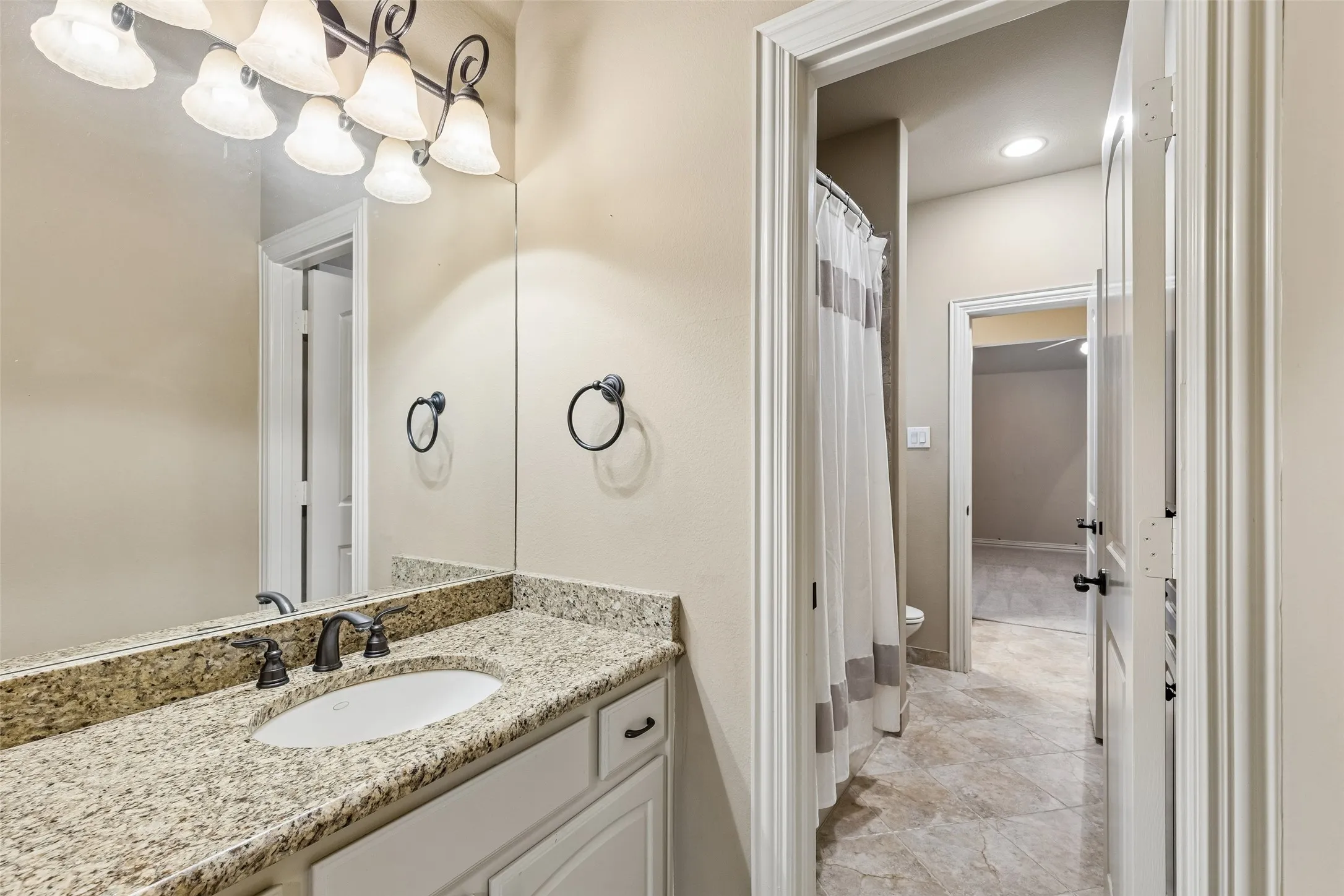 Single Family Residence For Sale in Dallas County , 8523 Lakemont Drive, Dallas, Texas 75209, 4 Bedroom, 5 Bathroom, 2 Garage spaces, 3,932 Sqft, built in 2007, mls#21374516, Real Estate Agent in Dallas, Homes For Sale in Dallas county, Homes For Sale in Dallas, Realtor in Dallas Texas, Real Estate Brokerage Independent Realty Texas, Luminita Cordes Realtor