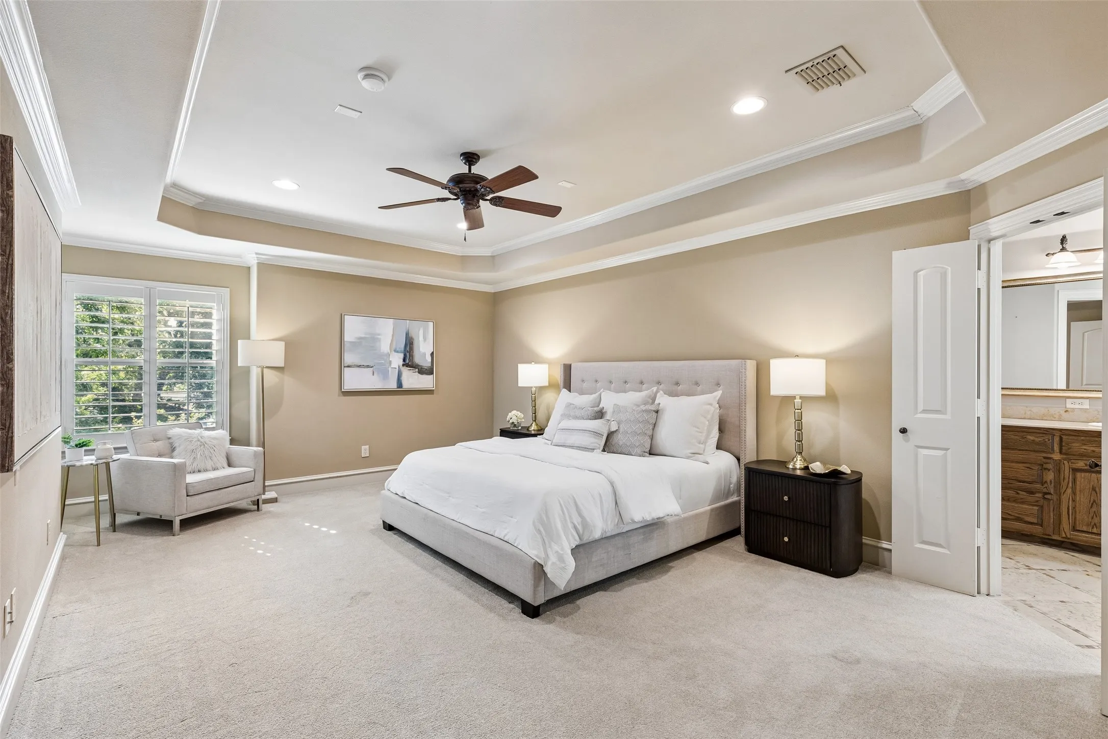 Single Family Residence For Sale in Dallas County , 8523 Lakemont Drive, Dallas, Texas 75209, 4 Bedroom, 5 Bathroom, 2 Garage spaces, 3,932 Sqft, built in 2007, mls#21374516, Real Estate Agent in Dallas, Homes For Sale in Dallas county, Homes For Sale in Dallas, Realtor in Dallas Texas, Real Estate Brokerage Independent Realty Texas, Luminita Cordes Realtor