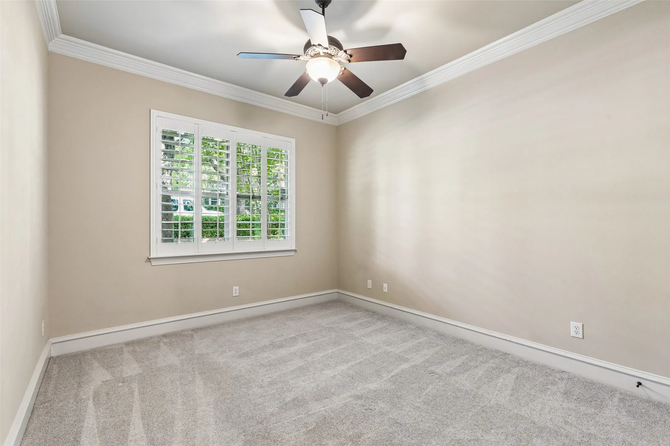 Single Family Residence For Sale in Dallas County , 8523 Lakemont Drive, Dallas, Texas 75209, 4 Bedroom, 5 Bathroom, 2 Garage spaces, 3,932 Sqft, built in 2007, mls#21374516, Real Estate Agent in Dallas, Homes For Sale in Dallas county, Homes For Sale in Dallas, Realtor in Dallas Texas, Real Estate Brokerage Independent Realty Texas, Luminita Cordes Realtor
