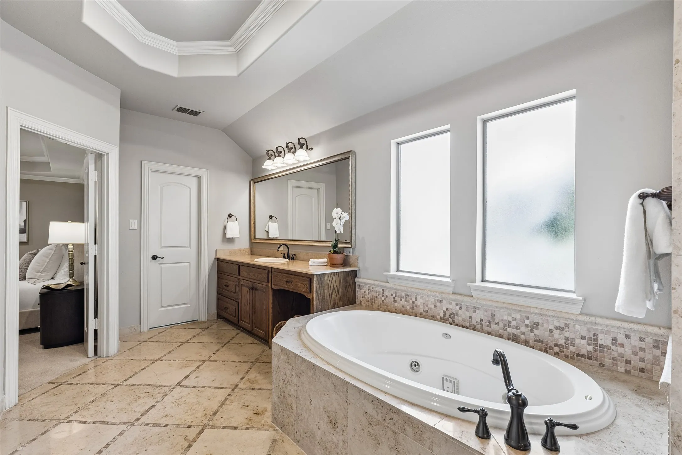 Single Family Residence For Sale in Dallas County , 8523 Lakemont Drive, Dallas, Texas 75209, 4 Bedroom, 5 Bathroom, 2 Garage spaces, 3,932 Sqft, built in 2007, mls#21374516, Real Estate Agent in Dallas, Homes For Sale in Dallas county, Homes For Sale in Dallas, Realtor in Dallas Texas, Real Estate Brokerage Independent Realty Texas, Luminita Cordes Realtor