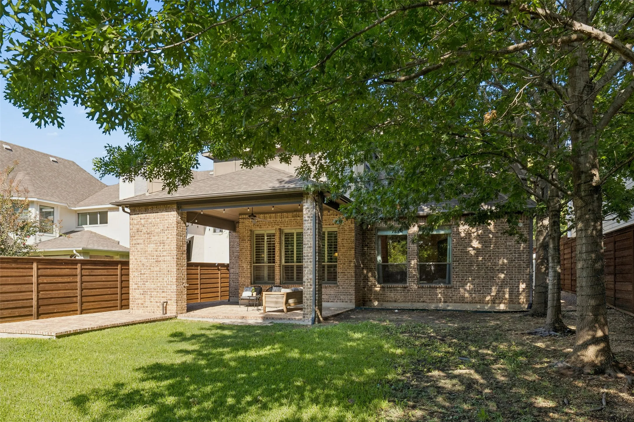 Single Family Residence For Sale in Dallas County , 8523 Lakemont Drive, Dallas, Texas 75209, 4 Bedroom, 5 Bathroom, 2 Garage spaces, 3,932 Sqft, built in 2007, mls#21374516, Real Estate Agent in Dallas, Homes For Sale in Dallas county, Homes For Sale in Dallas, Realtor in Dallas Texas, Real Estate Brokerage Independent Realty Texas, Luminita Cordes Realtor