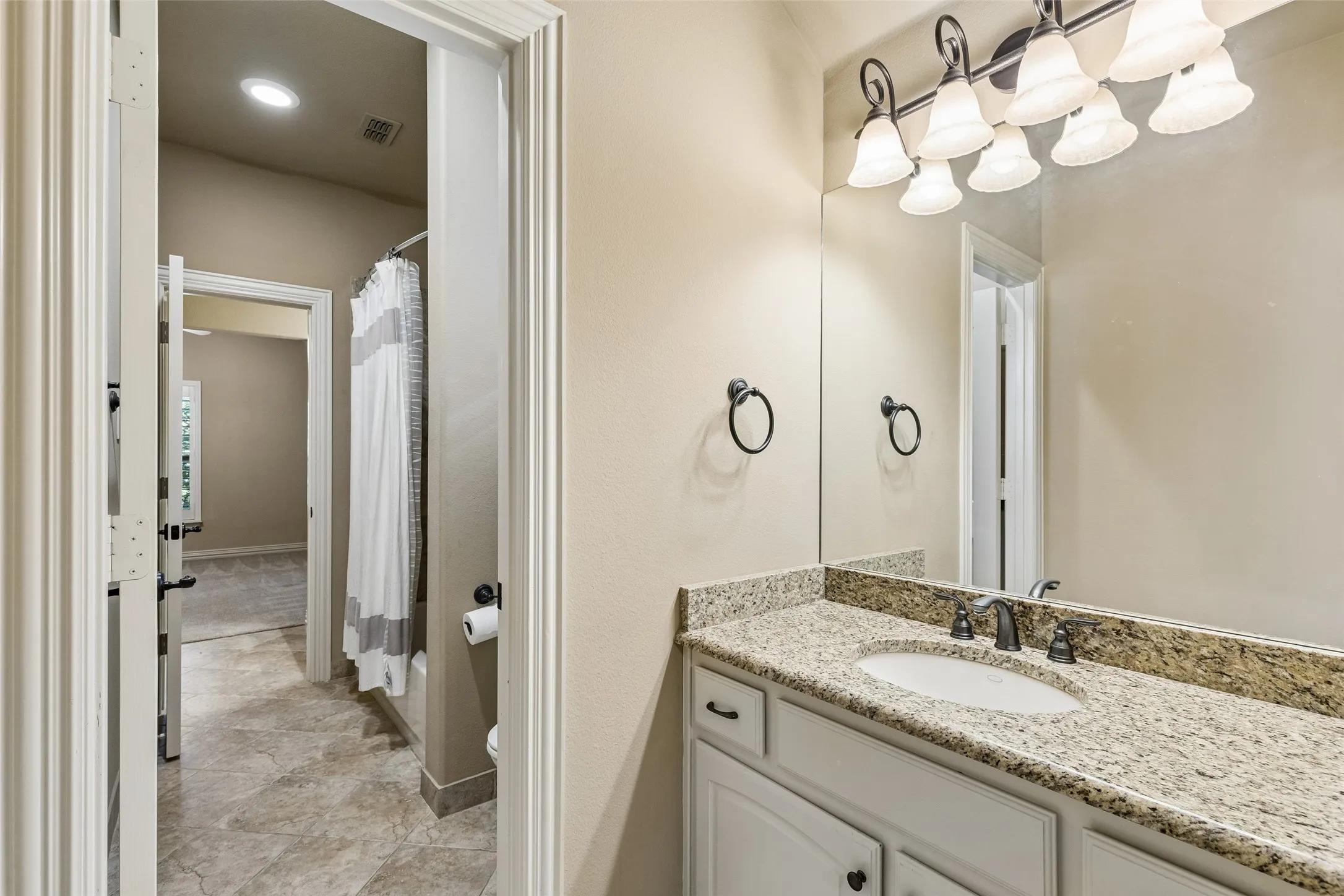 Single Family Residence For Sale in Dallas County , 8523 Lakemont Drive, Dallas, Texas 75209, 4 Bedroom, 5 Bathroom, 2 Garage spaces, 3,932 Sqft, built in 2007, mls#21374516, Real Estate Agent in Dallas, Homes For Sale in Dallas county, Homes For Sale in Dallas, Realtor in Dallas Texas, Real Estate Brokerage Independent Realty Texas, Luminita Cordes Realtor
