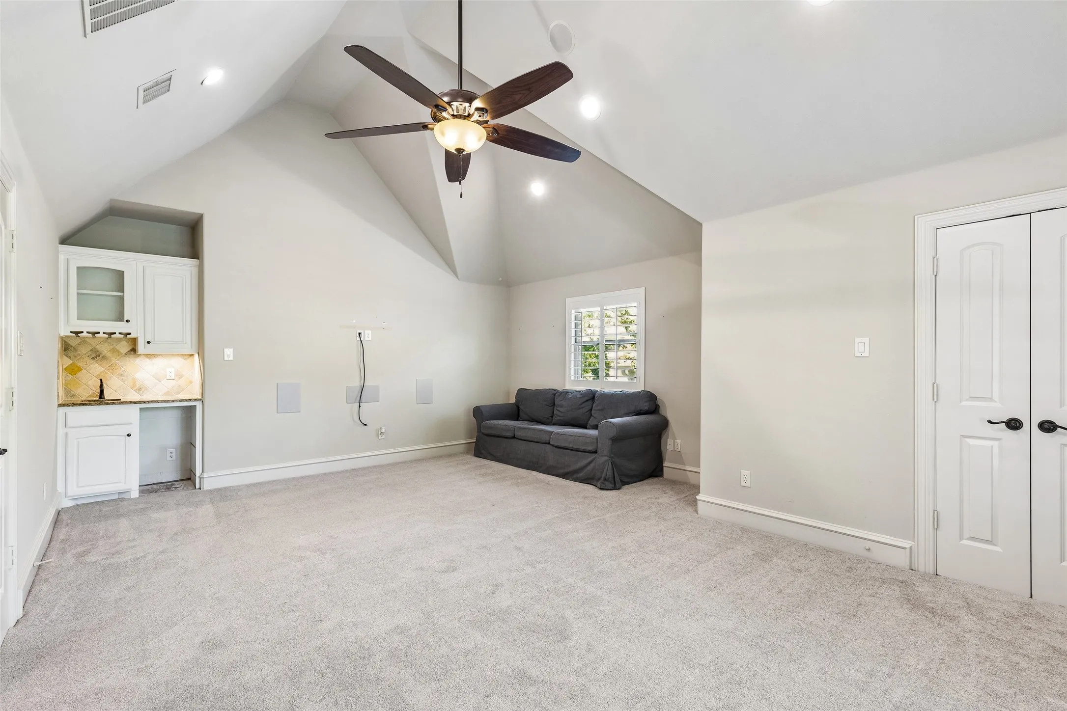 Single Family Residence For Sale in Dallas County , 8523 Lakemont Drive, Dallas, Texas 75209, 4 Bedroom, 5 Bathroom, 2 Garage spaces, 3,932 Sqft, built in 2007, mls#21374516, Real Estate Agent in Dallas, Homes For Sale in Dallas county, Homes For Sale in Dallas, Realtor in Dallas Texas, Real Estate Brokerage Independent Realty Texas, Luminita Cordes Realtor