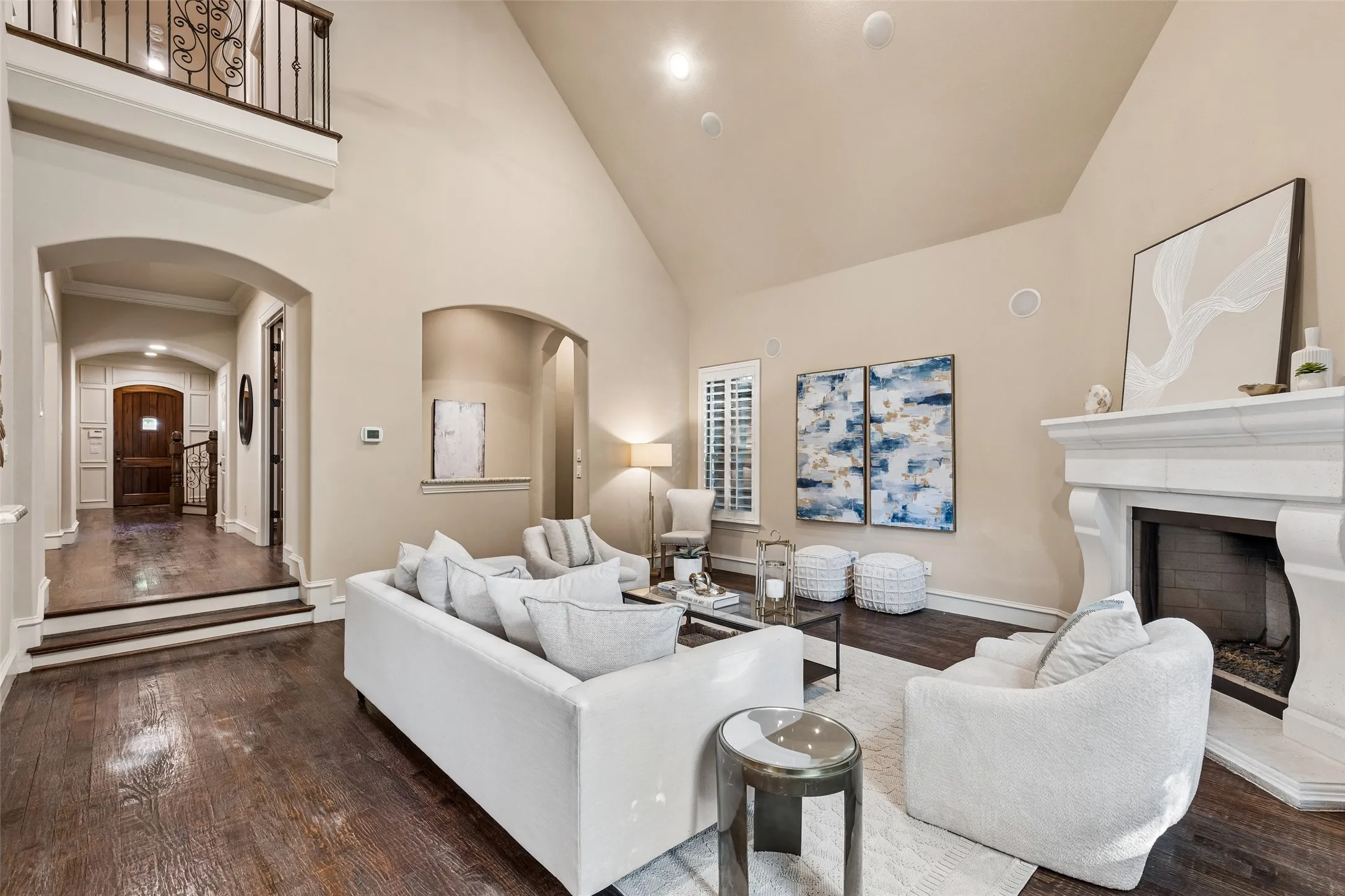 Single Family Residence For Sale in Dallas County , 8523 Lakemont Drive, Dallas, Texas 75209, 4 Bedroom, 5 Bathroom, 2 Garage spaces, 3,932 Sqft, built in 2007, mls#21374516, Real Estate Agent in Dallas, Homes For Sale in Dallas county, Homes For Sale in Dallas, Realtor in Dallas Texas, Real Estate Brokerage Independent Realty Texas, Luminita Cordes Realtor