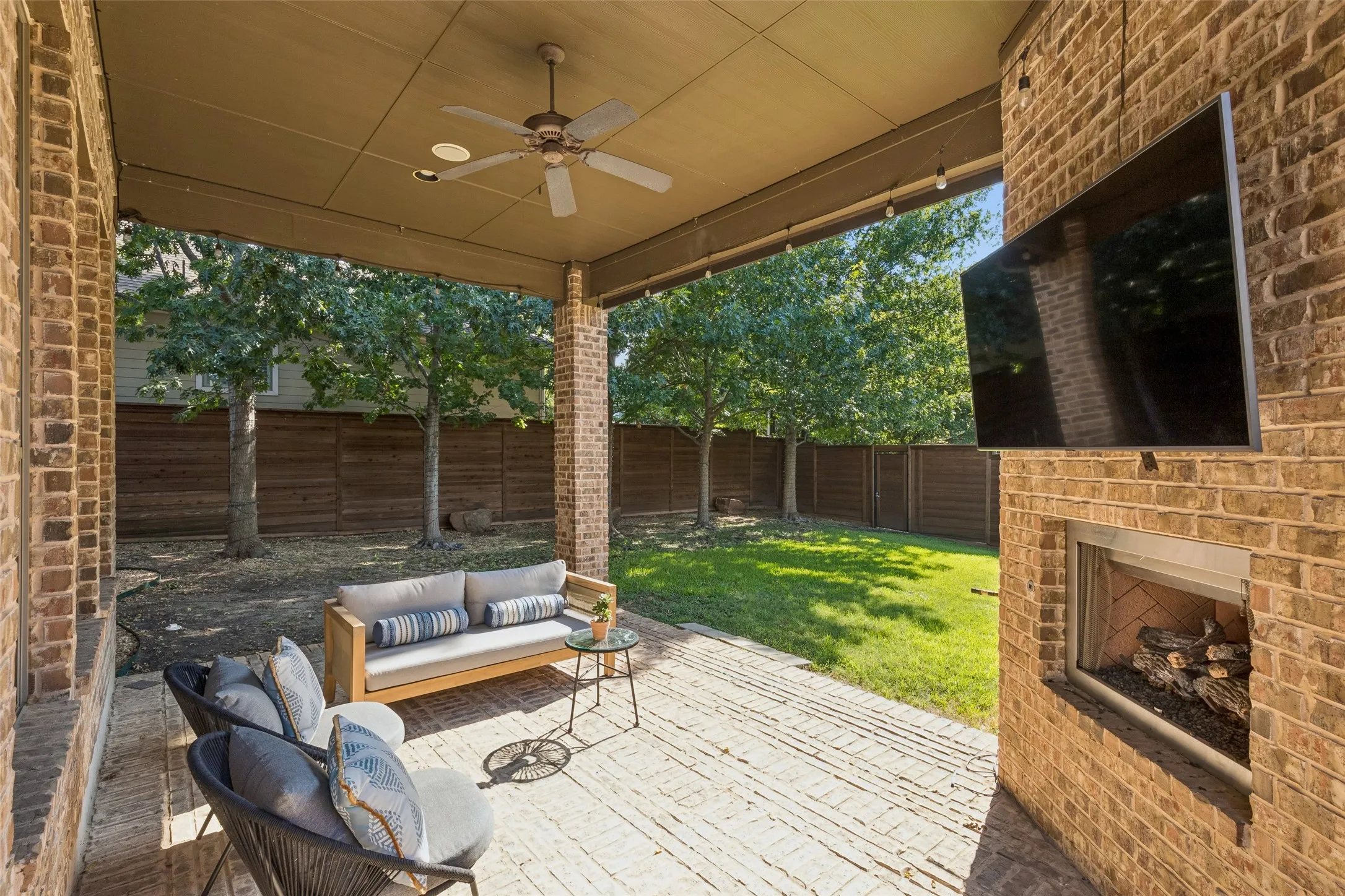 Single Family Residence For Sale in Dallas County , 8523 Lakemont Drive, Dallas, Texas 75209, 4 Bedroom, 5 Bathroom, 2 Garage spaces, 3,932 Sqft, built in 2007, mls#21374516, Real Estate Agent in Dallas, Homes For Sale in Dallas county, Homes For Sale in Dallas, Realtor in Dallas Texas, Real Estate Brokerage Independent Realty Texas, Luminita Cordes Realtor