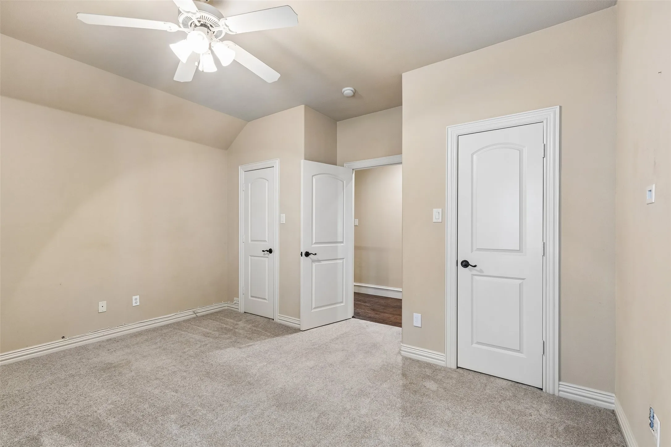 Single Family Residence For Sale in Dallas County , 8523 Lakemont Drive, Dallas, Texas 75209, 4 Bedroom, 5 Bathroom, 2 Garage spaces, 3,932 Sqft, built in 2007, mls#21374516, Real Estate Agent in Dallas, Homes For Sale in Dallas county, Homes For Sale in Dallas, Realtor in Dallas Texas, Real Estate Brokerage Independent Realty Texas, Luminita Cordes Realtor