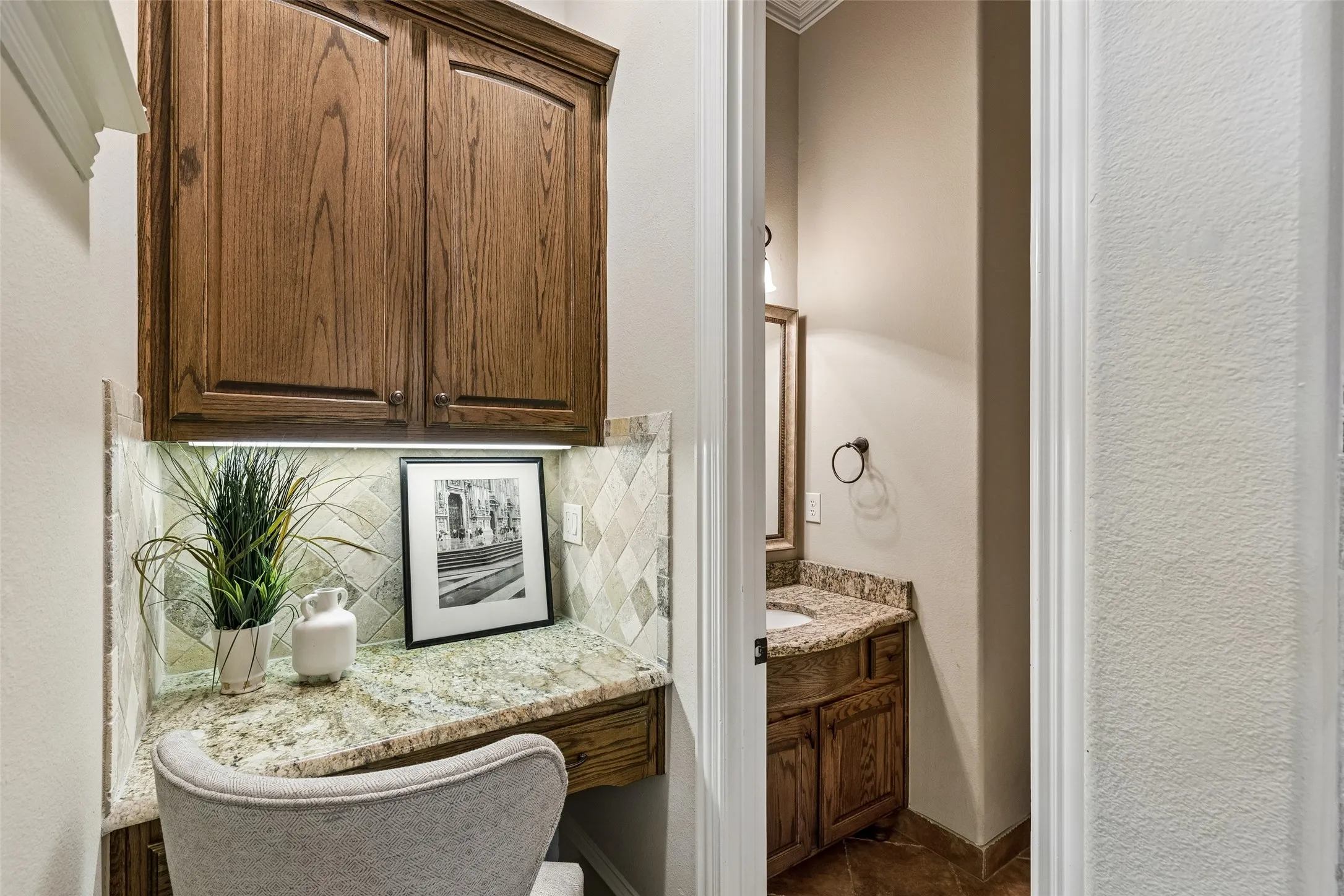 Single Family Residence For Sale in Dallas County , 8523 Lakemont Drive, Dallas, Texas 75209, 4 Bedroom, 5 Bathroom, 2 Garage spaces, 3,932 Sqft, built in 2007, mls#21374516, Real Estate Agent in Dallas, Homes For Sale in Dallas county, Homes For Sale in Dallas, Realtor in Dallas Texas, Real Estate Brokerage Independent Realty Texas, Luminita Cordes Realtor