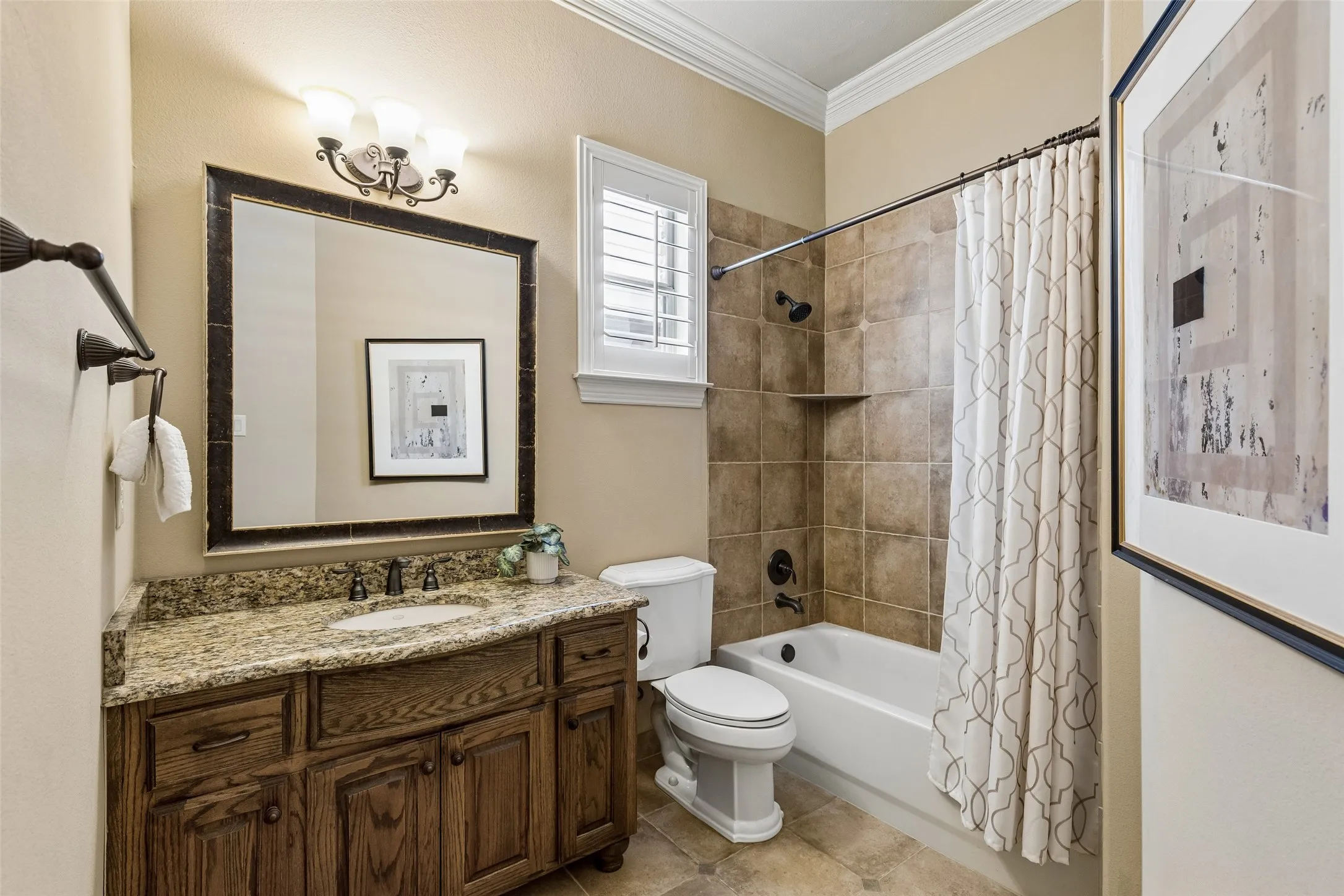 Single Family Residence For Sale in Dallas County , 8523 Lakemont Drive, Dallas, Texas 75209, 4 Bedroom, 5 Bathroom, 2 Garage spaces, 3,932 Sqft, built in 2007, mls#21374516, Real Estate Agent in Dallas, Homes For Sale in Dallas county, Homes For Sale in Dallas, Realtor in Dallas Texas, Real Estate Brokerage Independent Realty Texas, Luminita Cordes Realtor