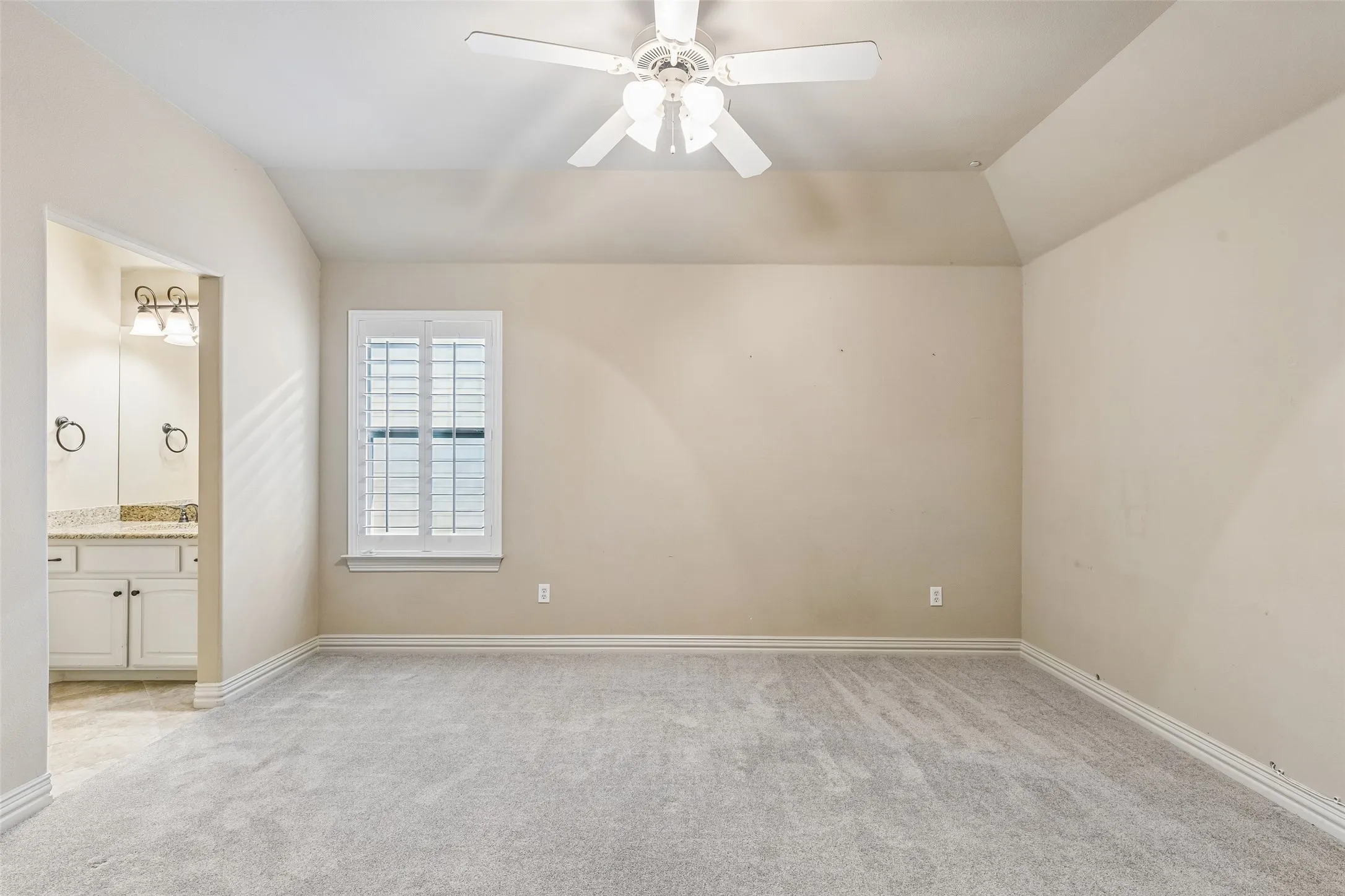 Single Family Residence For Sale in Dallas County , 8523 Lakemont Drive, Dallas, Texas 75209, 4 Bedroom, 5 Bathroom, 2 Garage spaces, 3,932 Sqft, built in 2007, mls#21374516, Real Estate Agent in Dallas, Homes For Sale in Dallas county, Homes For Sale in Dallas, Realtor in Dallas Texas, Real Estate Brokerage Independent Realty Texas, Luminita Cordes Realtor