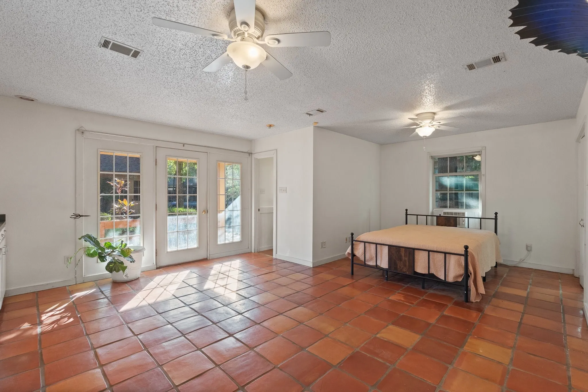 Single Family Residence For Sale in Johnson County , 649 Parkridge Boulevard, Burleson, Texas 76028, 4 Bedroom, 4 Bathroom, 2 Garage spaces, 2,382 Sqft, built in 1988, mls#21379823, Real Estate Agent in Burleson, Homes For Sale in Johnson county, Homes For Sale in Burleson, Realtor in Burleson Texas, Real Estate Brokerage Independent Realty Texas, Luminita Cordes Realtor
