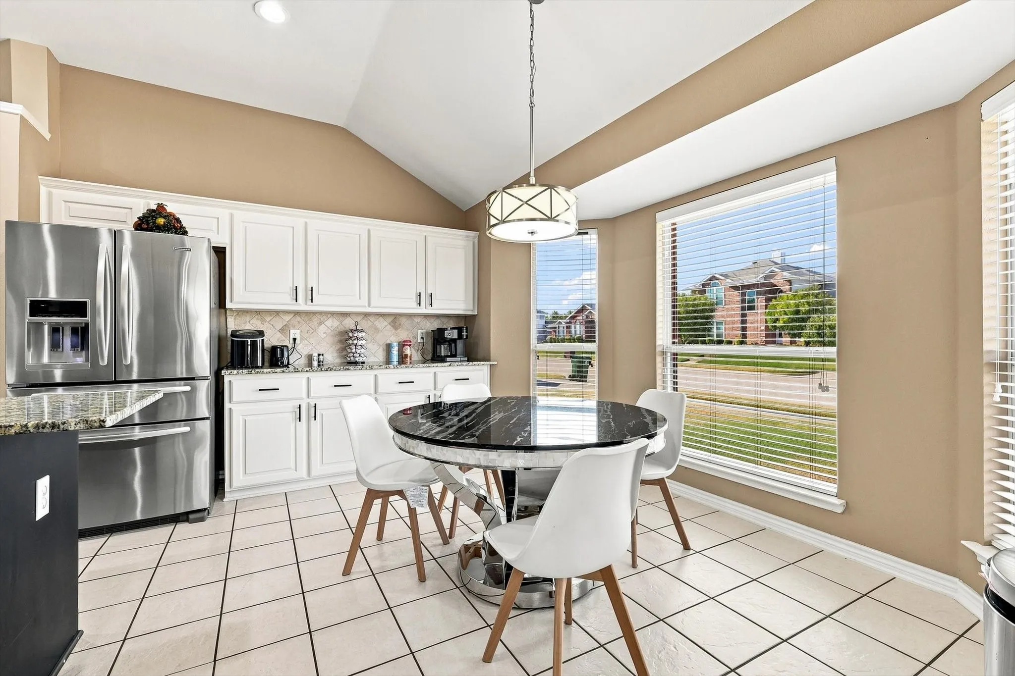 Single Family Residence For Sale in Collin County , 335 Linhurst Drive, Murphy, Texas 75094, 4 Bedroom, 3 Bathroom, 2 Garage spaces, 2,595 Sqft, built in 2001, mls#21380021, Real Estate Agent in Murphy, Homes For Sale in Collin county, Homes For Sale in Murphy, Realtor in Murphy Texas, Real Estate Brokerage Independent Realty Texas, Luminita Cordes Realtor