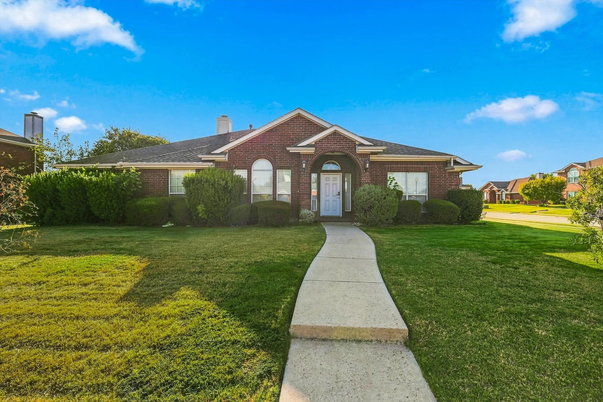 Single Family Residence For Sale in Collin County , 335 Linhurst Drive, Murphy, Texas 75094, 4 Bedroom, 3 Bathroom, 2 Garage spaces, 2,595 Sqft, built in 2001, mls#21380021, Real Estate Agent in Murphy, Homes For Sale in Collin county, Homes For Sale in Murphy, Realtor in Murphy Texas, Real Estate Brokerage Independent Realty Texas, Luminita Cordes Realtor