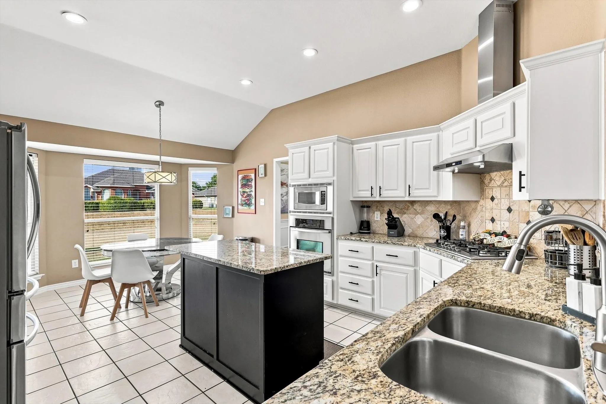 Single Family Residence For Sale in Collin County , 335 Linhurst Drive, Murphy, Texas 75094, 4 Bedroom, 3 Bathroom, 2 Garage spaces, 2,595 Sqft, built in 2001, mls#21380021, Real Estate Agent in Murphy, Homes For Sale in Collin county, Homes For Sale in Murphy, Realtor in Murphy Texas, Real Estate Brokerage Independent Realty Texas, Luminita Cordes Realtor