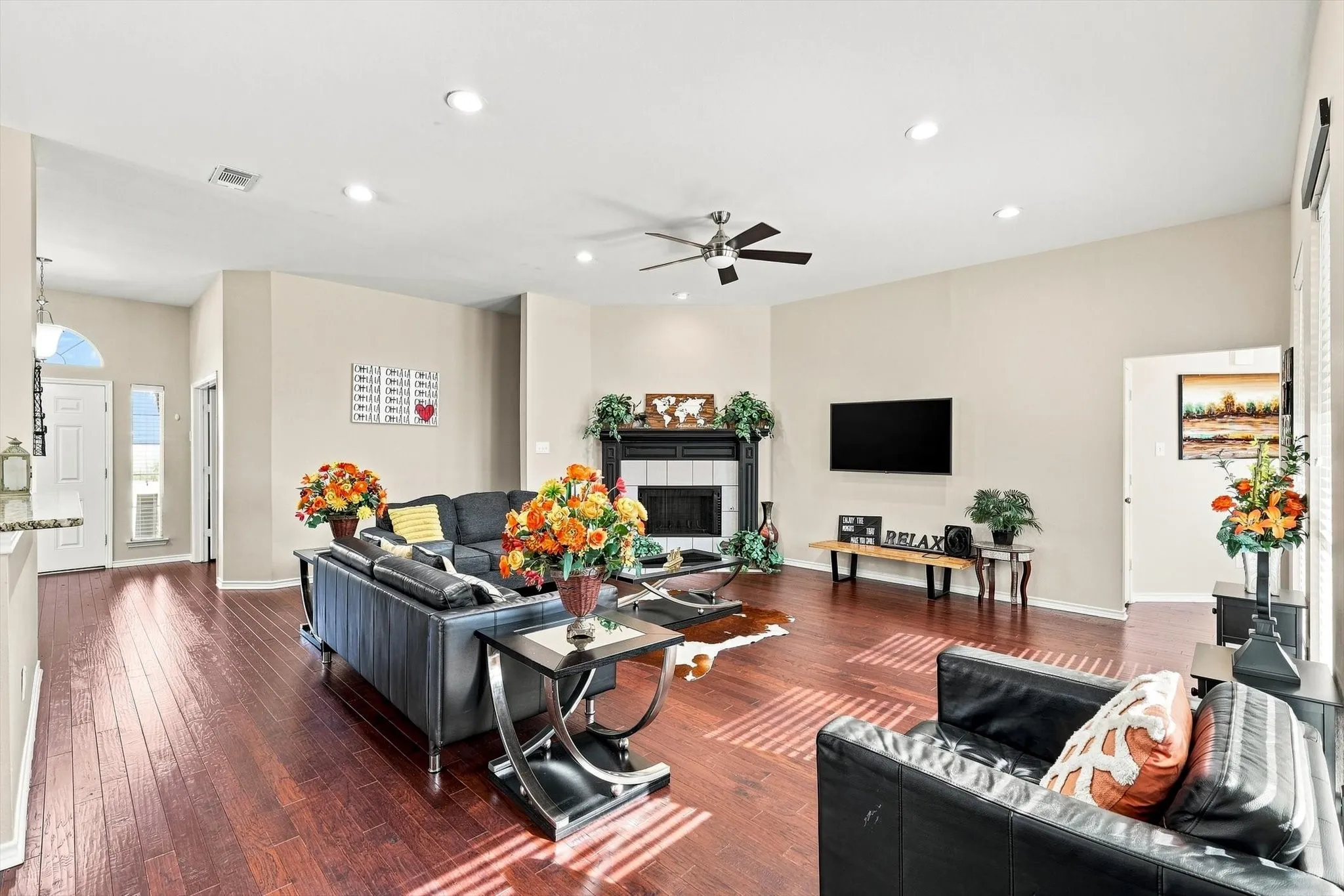 Single Family Residence For Sale in Collin County , 335 Linhurst Drive, Murphy, Texas 75094, 4 Bedroom, 3 Bathroom, 2 Garage spaces, 2,595 Sqft, built in 2001, mls#21380021, Real Estate Agent in Murphy, Homes For Sale in Collin county, Homes For Sale in Murphy, Realtor in Murphy Texas, Real Estate Brokerage Independent Realty Texas, Luminita Cordes Realtor