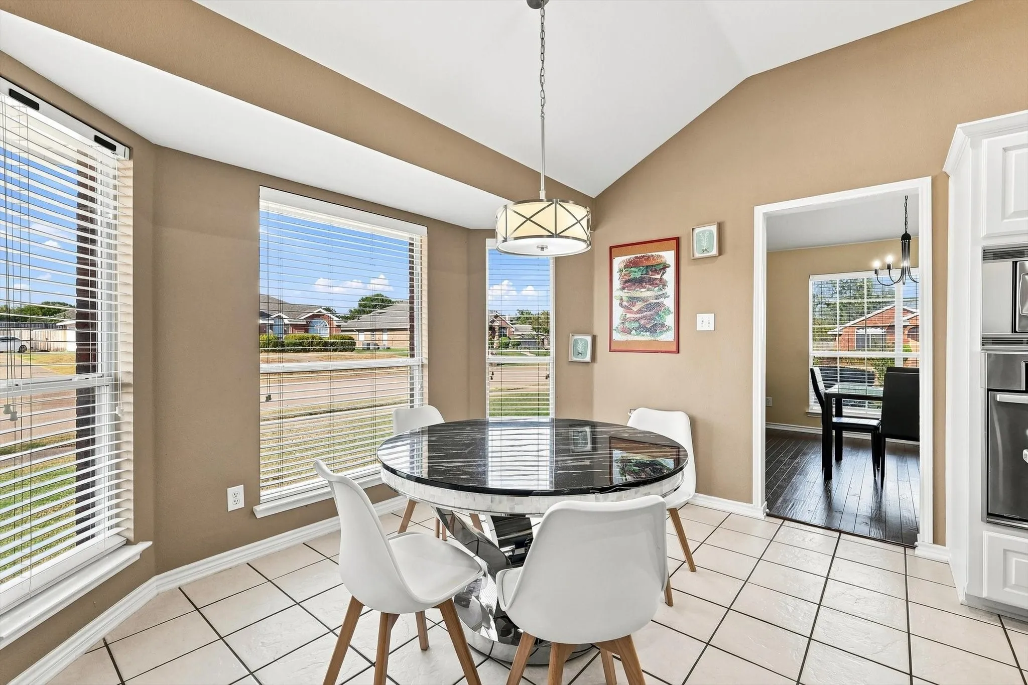 Single Family Residence For Sale in Collin County , 335 Linhurst Drive, Murphy, Texas 75094, 4 Bedroom, 3 Bathroom, 2 Garage spaces, 2,595 Sqft, built in 2001, mls#21380021, Real Estate Agent in Murphy, Homes For Sale in Collin county, Homes For Sale in Murphy, Realtor in Murphy Texas, Real Estate Brokerage Independent Realty Texas, Luminita Cordes Realtor