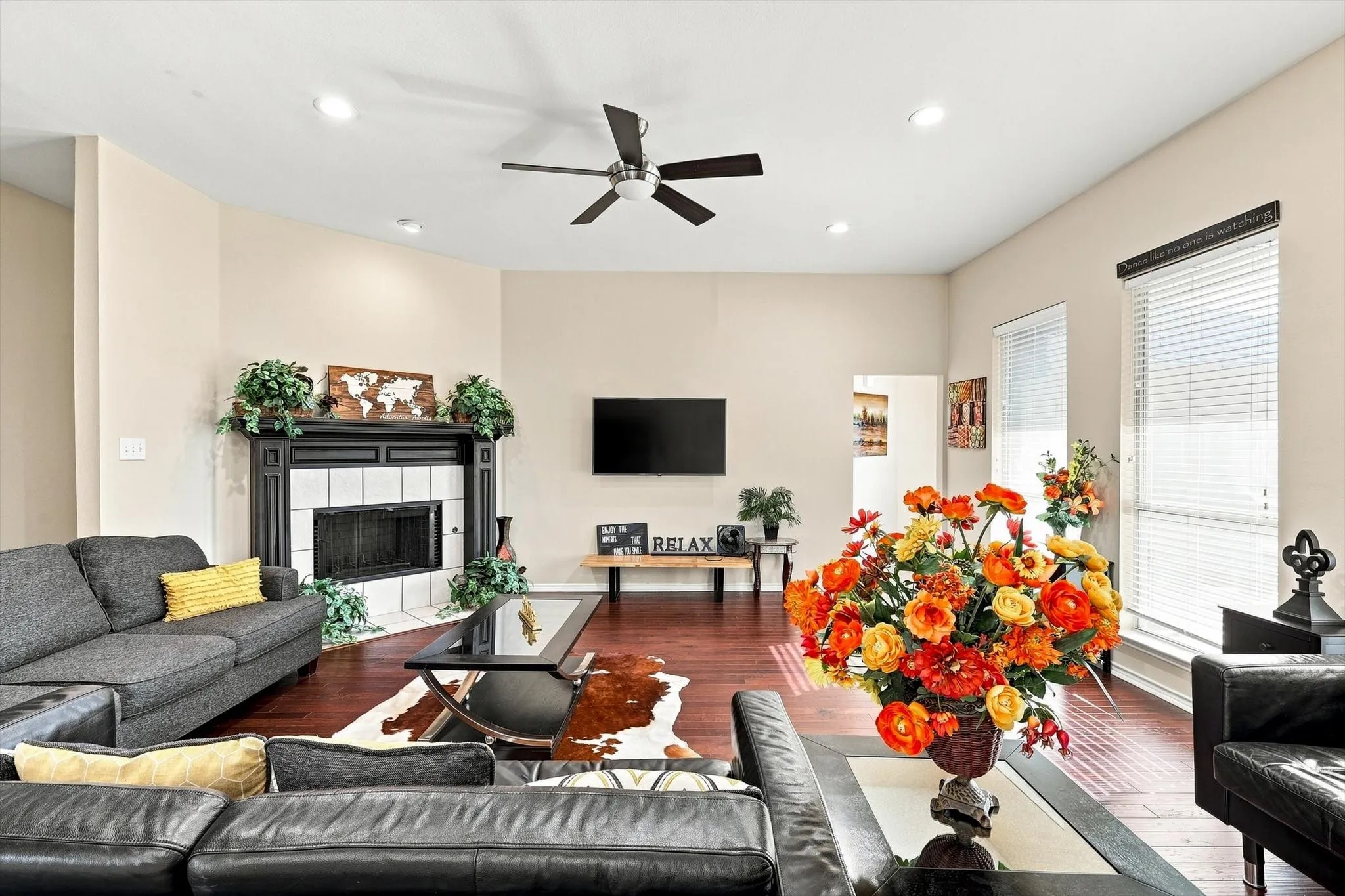 Single Family Residence For Sale in Collin County , 335 Linhurst Drive, Murphy, Texas 75094, 4 Bedroom, 3 Bathroom, 2 Garage spaces, 2,595 Sqft, built in 2001, mls#21380021, Real Estate Agent in Murphy, Homes For Sale in Collin county, Homes For Sale in Murphy, Realtor in Murphy Texas, Real Estate Brokerage Independent Realty Texas, Luminita Cordes Realtor