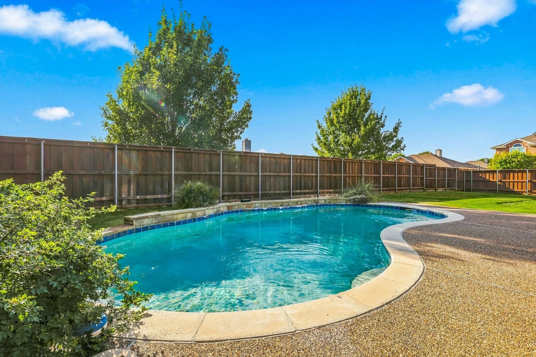 Single Family Residence For Sale in Collin County , 335 Linhurst Drive, Murphy, Texas 75094, 4 Bedroom, 3 Bathroom, 2 Garage spaces, 2,595 Sqft, built in 2001, mls#21380021, Real Estate Agent in Murphy, Homes For Sale in Collin county, Homes For Sale in Murphy, Realtor in Murphy Texas, Real Estate Brokerage Independent Realty Texas, Luminita Cordes Realtor