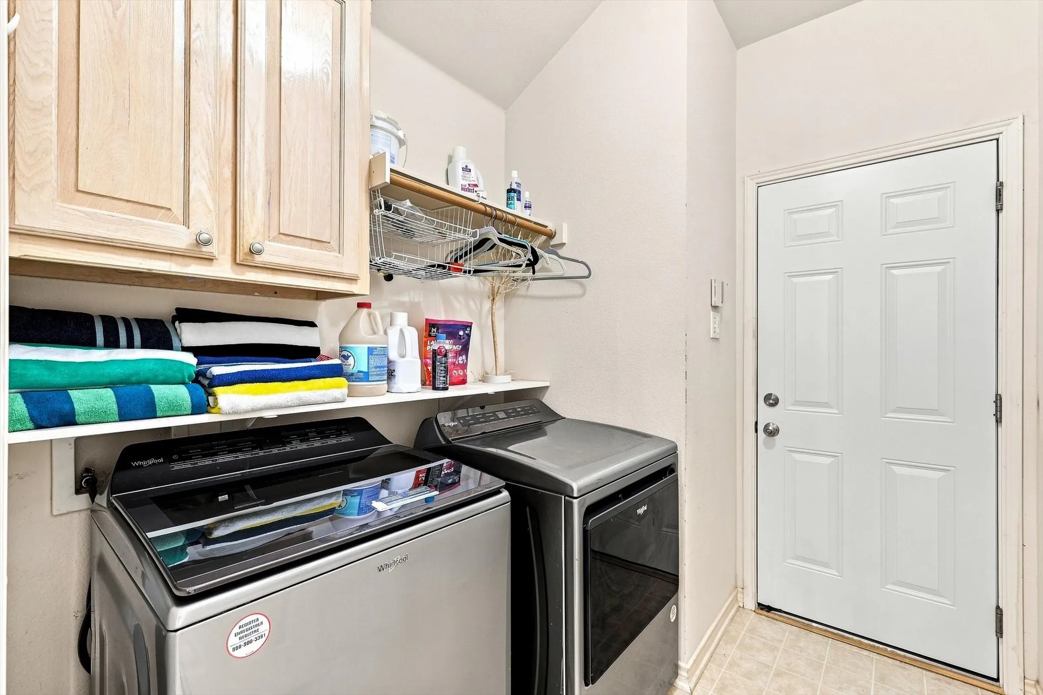 Single Family Residence For Sale in Collin County , 335 Linhurst Drive, Murphy, Texas 75094, 4 Bedroom, 3 Bathroom, 2 Garage spaces, 2,595 Sqft, built in 2001, mls#21380021, Real Estate Agent in Murphy, Homes For Sale in Collin county, Homes For Sale in Murphy, Realtor in Murphy Texas, Real Estate Brokerage Independent Realty Texas, Luminita Cordes Realtor
