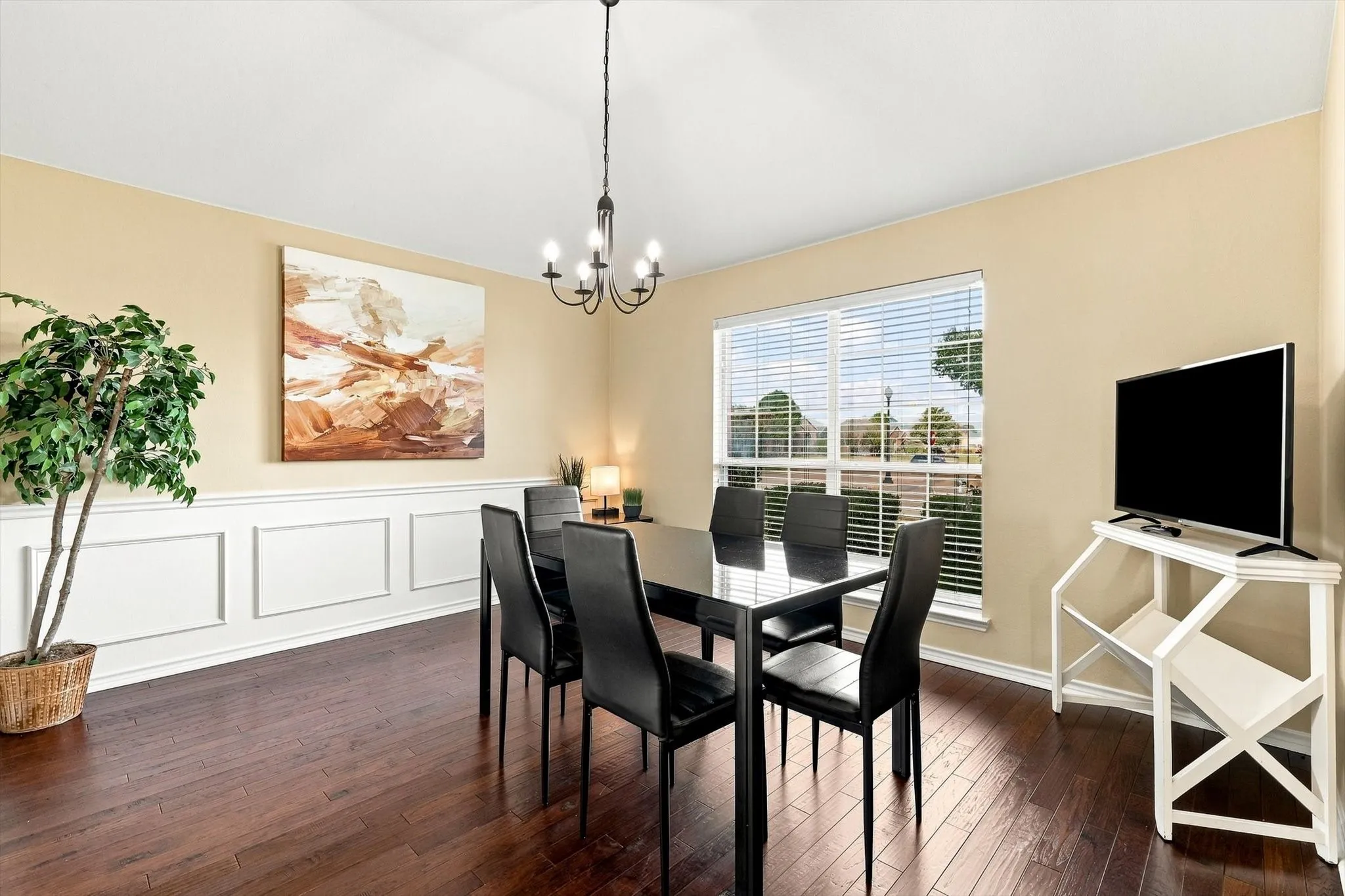 Single Family Residence For Sale in Collin County , 335 Linhurst Drive, Murphy, Texas 75094, 4 Bedroom, 3 Bathroom, 2 Garage spaces, 2,595 Sqft, built in 2001, mls#21380021, Real Estate Agent in Murphy, Homes For Sale in Collin county, Homes For Sale in Murphy, Realtor in Murphy Texas, Real Estate Brokerage Independent Realty Texas, Luminita Cordes Realtor