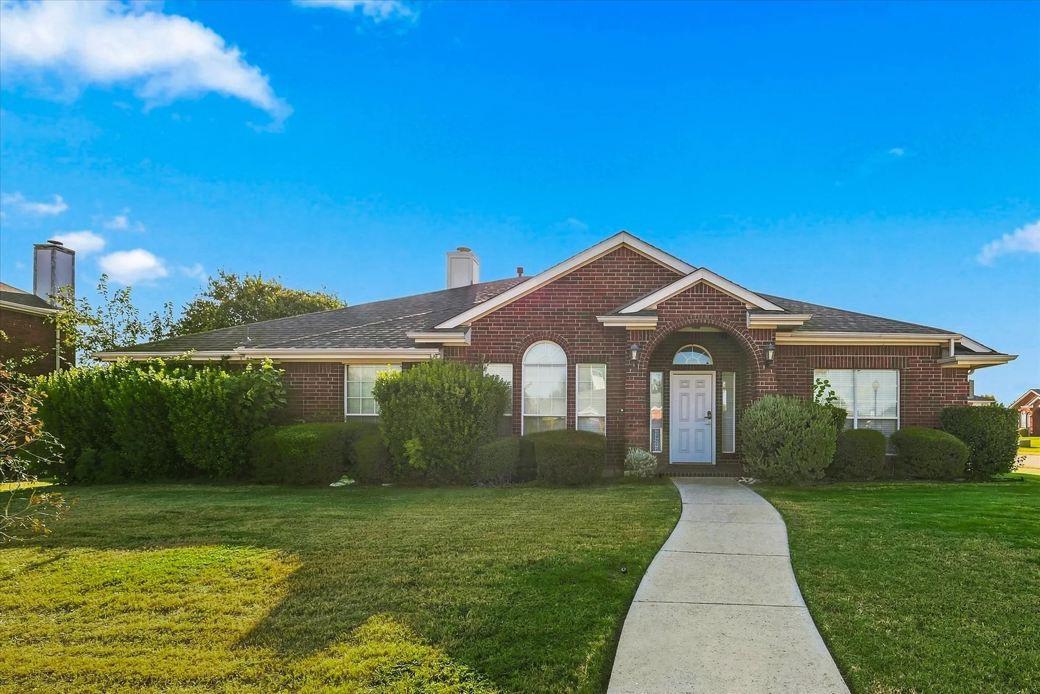 Single Family Residence For Sale in Collin County , 335 Linhurst Drive, Murphy, Texas 75094, 4 Bedroom, 3 Bathroom, 2 Garage spaces, 2,595 Sqft, built in 2001, mls#21380021, Real Estate Agent in Murphy, Homes For Sale in Collin county, Homes For Sale in Murphy, Realtor in Murphy Texas, Real Estate Brokerage Independent Realty Texas, Luminita Cordes Realtor