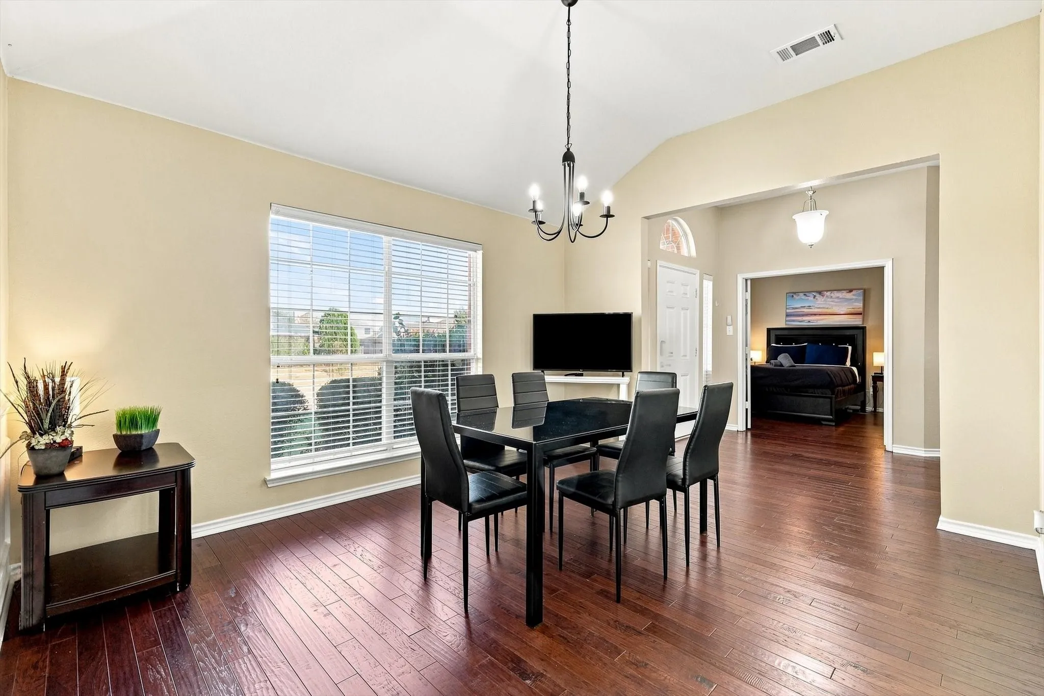 Single Family Residence For Sale in Collin County , 335 Linhurst Drive, Murphy, Texas 75094, 4 Bedroom, 3 Bathroom, 2 Garage spaces, 2,595 Sqft, built in 2001, mls#21380021, Real Estate Agent in Murphy, Homes For Sale in Collin county, Homes For Sale in Murphy, Realtor in Murphy Texas, Real Estate Brokerage Independent Realty Texas, Luminita Cordes Realtor