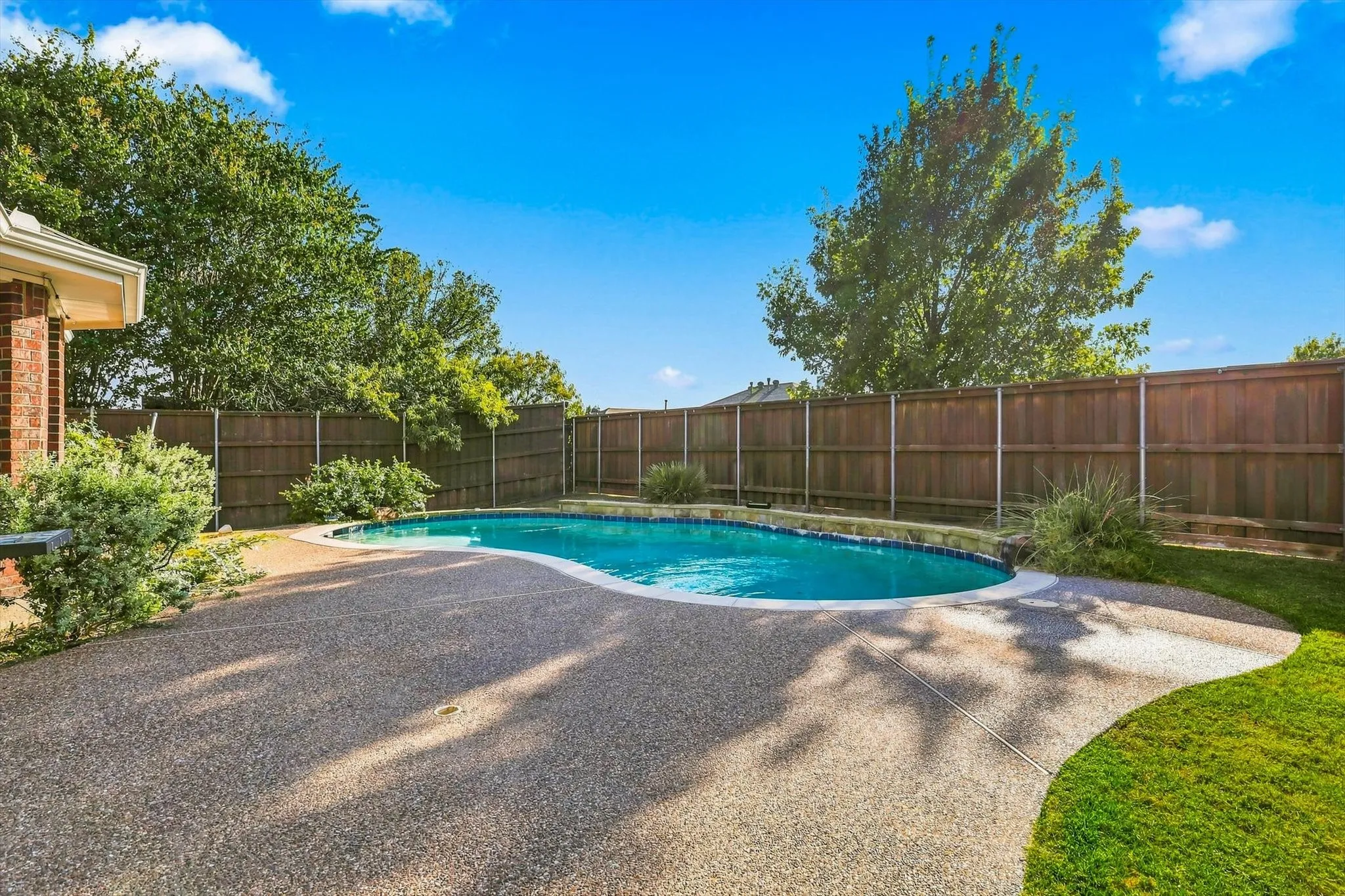 Single Family Residence For Sale in Collin County , 335 Linhurst Drive, Murphy, Texas 75094, 4 Bedroom, 3 Bathroom, 2 Garage spaces, 2,595 Sqft, built in 2001, mls#21380021, Real Estate Agent in Murphy, Homes For Sale in Collin county, Homes For Sale in Murphy, Realtor in Murphy Texas, Real Estate Brokerage Independent Realty Texas, Luminita Cordes Realtor