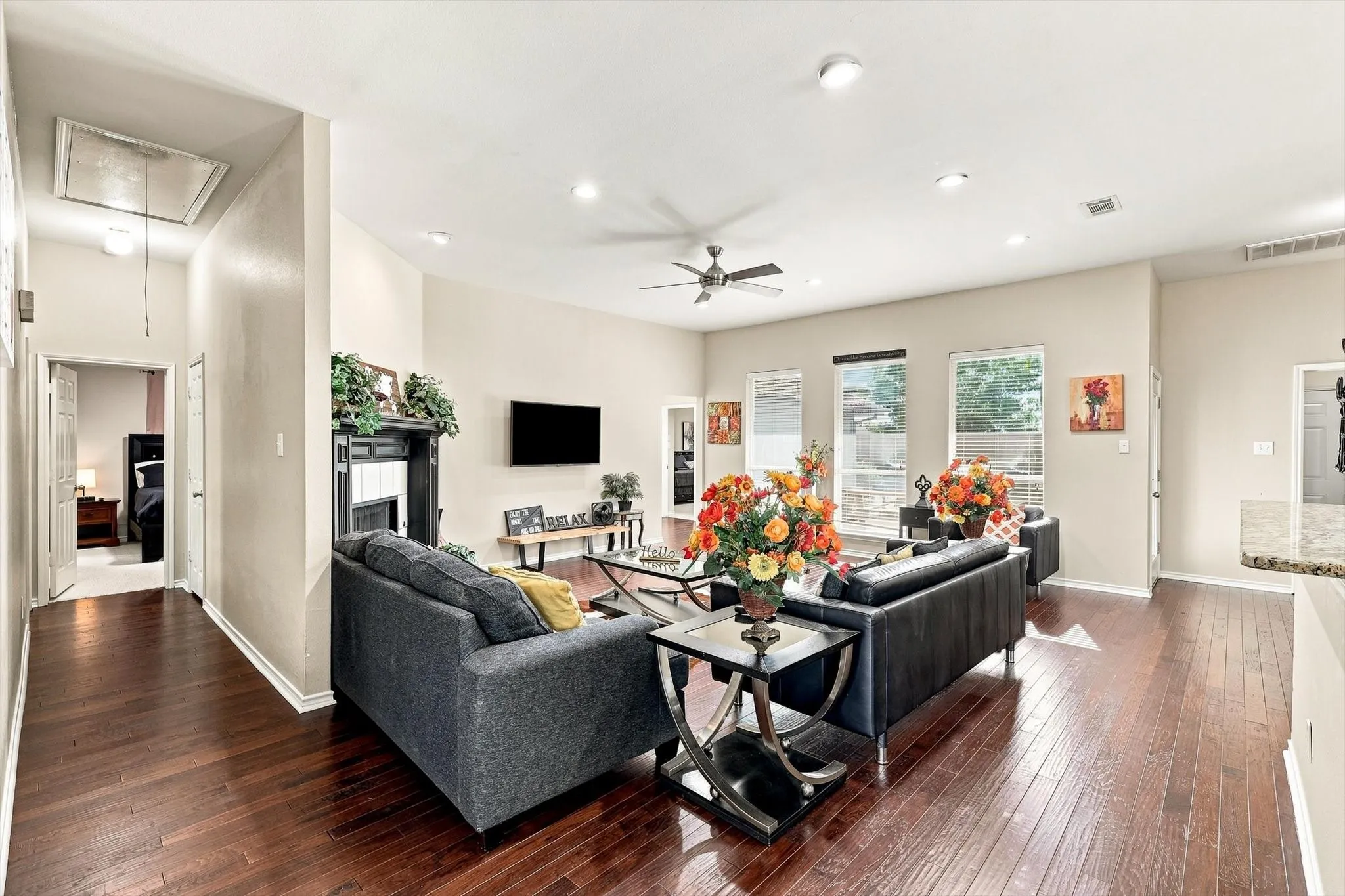 Single Family Residence For Sale in Collin County , 335 Linhurst Drive, Murphy, Texas 75094, 4 Bedroom, 3 Bathroom, 2 Garage spaces, 2,595 Sqft, built in 2001, mls#21380021, Real Estate Agent in Murphy, Homes For Sale in Collin county, Homes For Sale in Murphy, Realtor in Murphy Texas, Real Estate Brokerage Independent Realty Texas, Luminita Cordes Realtor
