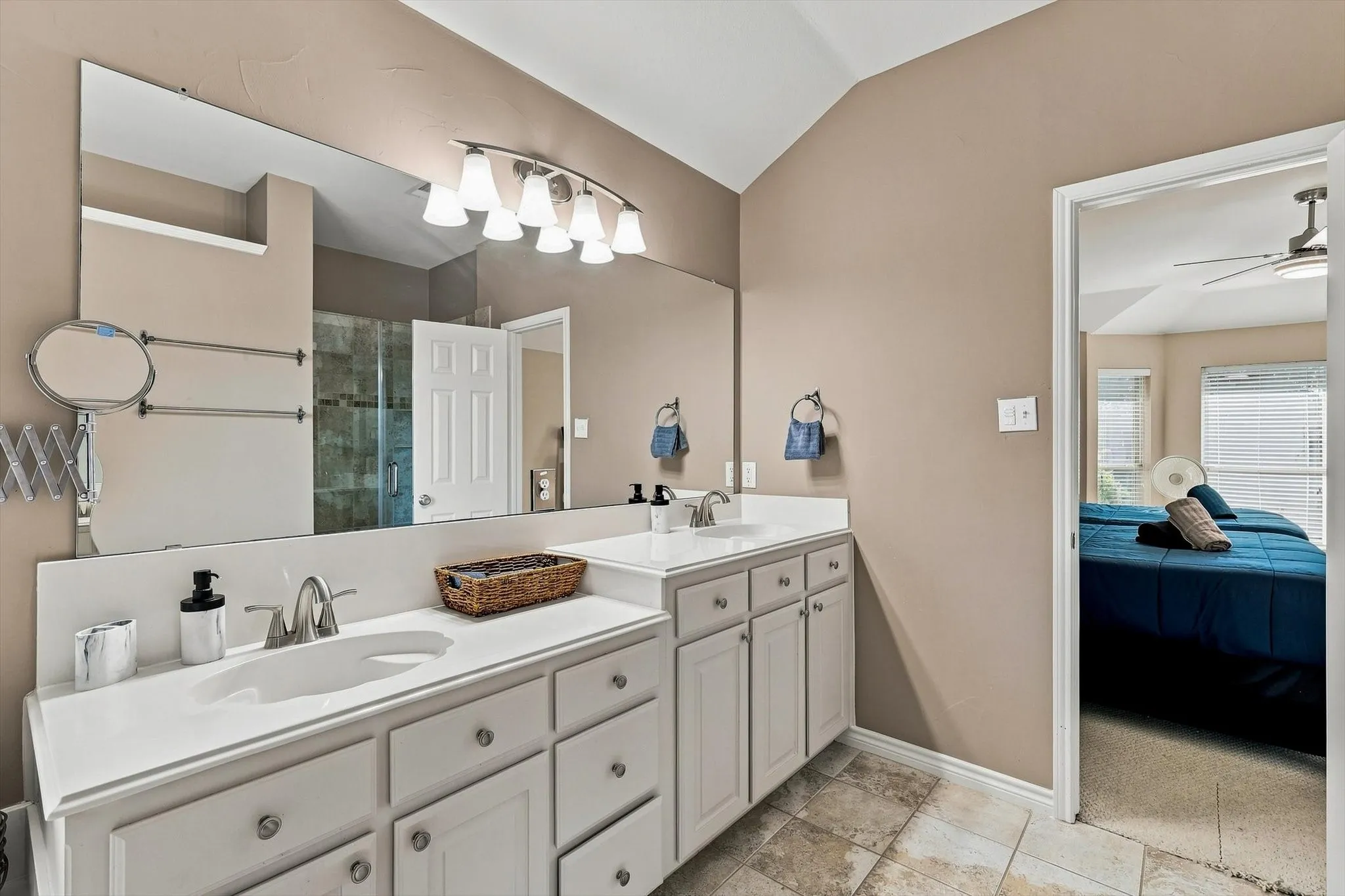 Single Family Residence For Sale in Collin County , 335 Linhurst Drive, Murphy, Texas 75094, 4 Bedroom, 3 Bathroom, 2 Garage spaces, 2,595 Sqft, built in 2001, mls#21380021, Real Estate Agent in Murphy, Homes For Sale in Collin county, Homes For Sale in Murphy, Realtor in Murphy Texas, Real Estate Brokerage Independent Realty Texas, Luminita Cordes Realtor