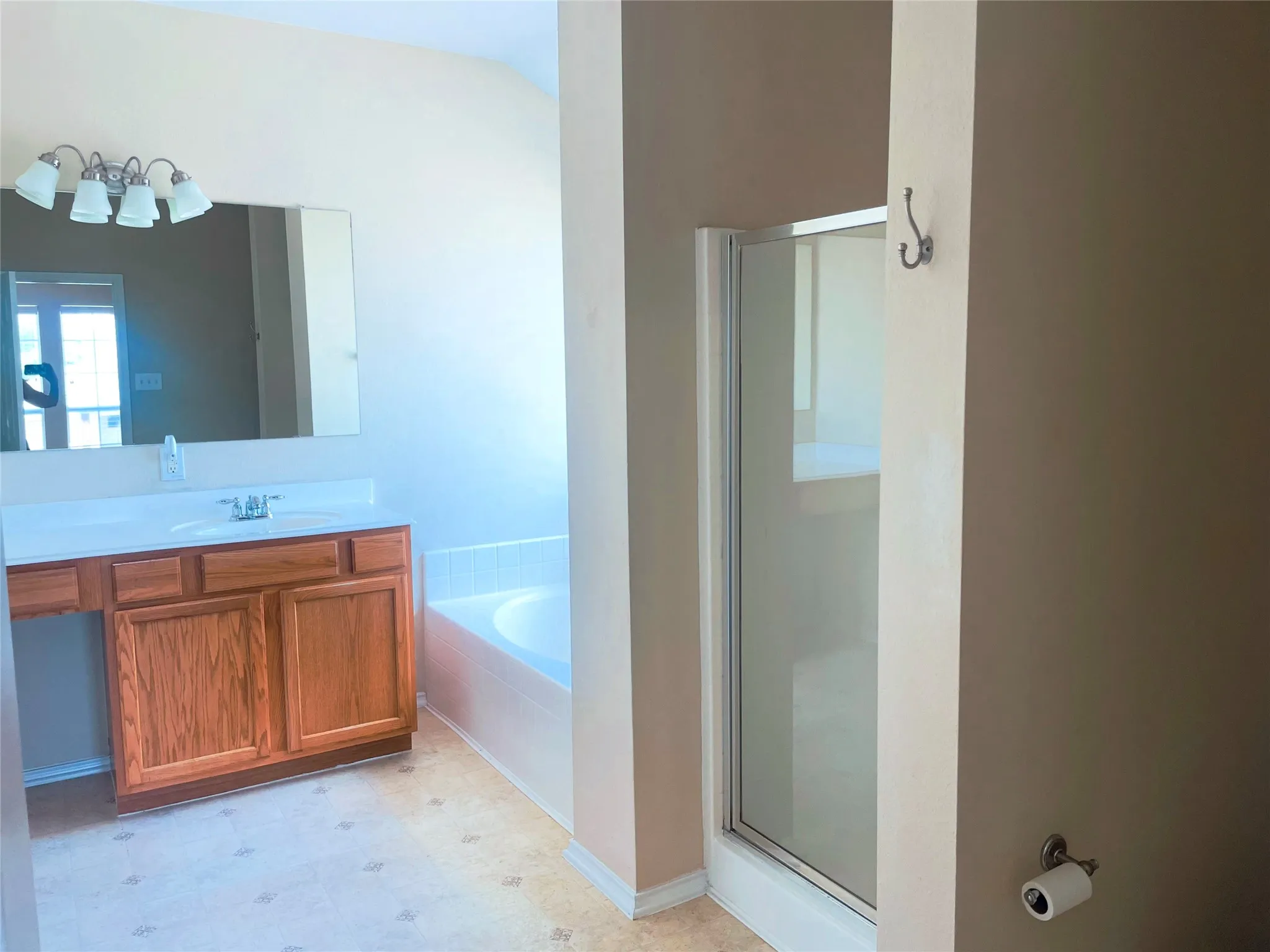 Single Family Residence For Sale in Tarrant County , 13081 Fencerow Road, Fort Worth, Texas 76244, 4 Bedroom, 3 Bathroom, 2 Garage spaces, 2,851 Sqft, built in 2004, mls#21379917, Real Estate Agent in Fort Worth, Homes For Sale in Tarrant county, Homes For Sale in Fort Worth, Realtor in Fort Worth Texas, Real Estate Brokerage Independent Realty Texas, Luminita Cordes Realtor